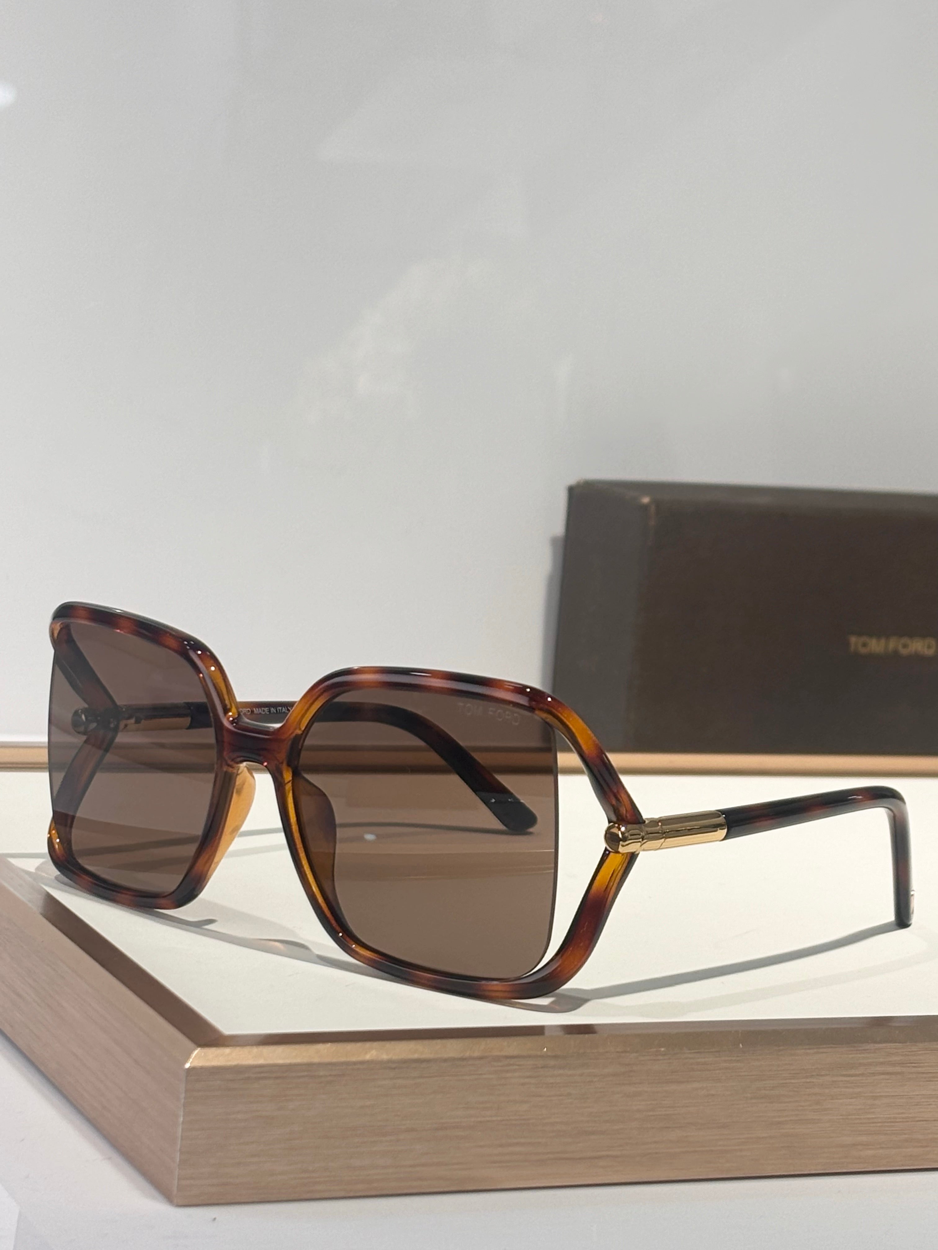 TOM FORD SOLANGE TF1089 Sunglasses 🔱