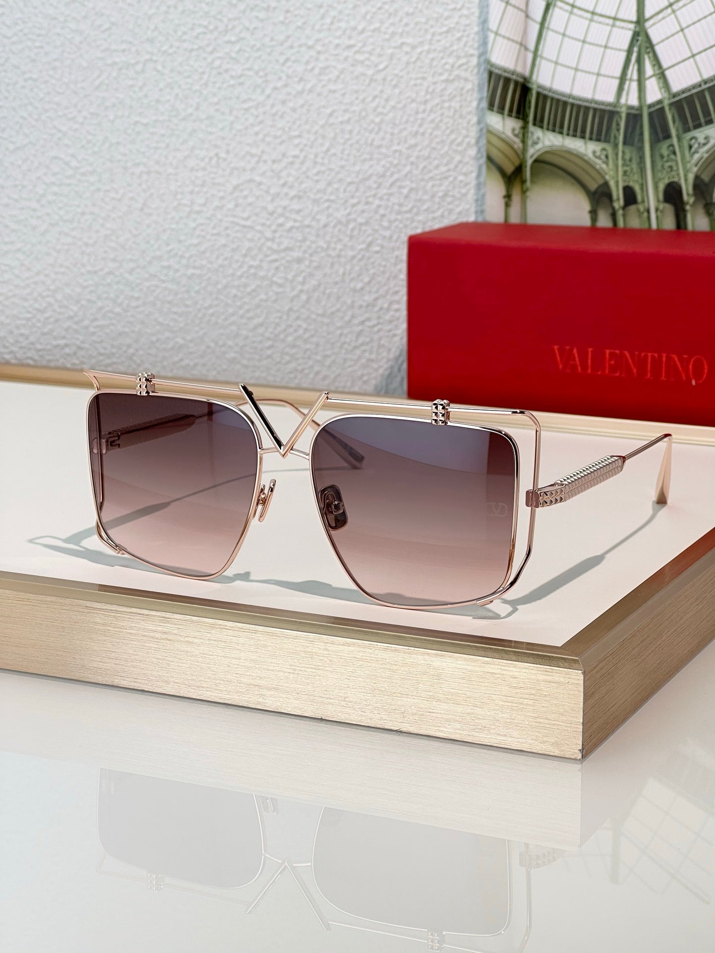 '-   Valentino V-LIGHT VLS116 - AS SEEN ON JENNIFER LOPEZ Sunglasses✨