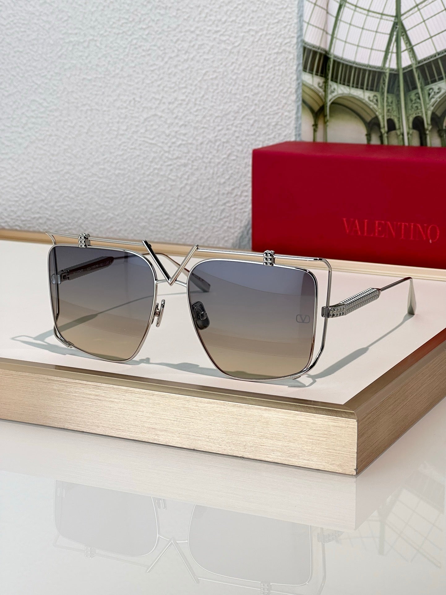 '-   Valentino V-LIGHT VLS116 - AS SEEN ON JENNIFER LOPEZ Sunglasses✨