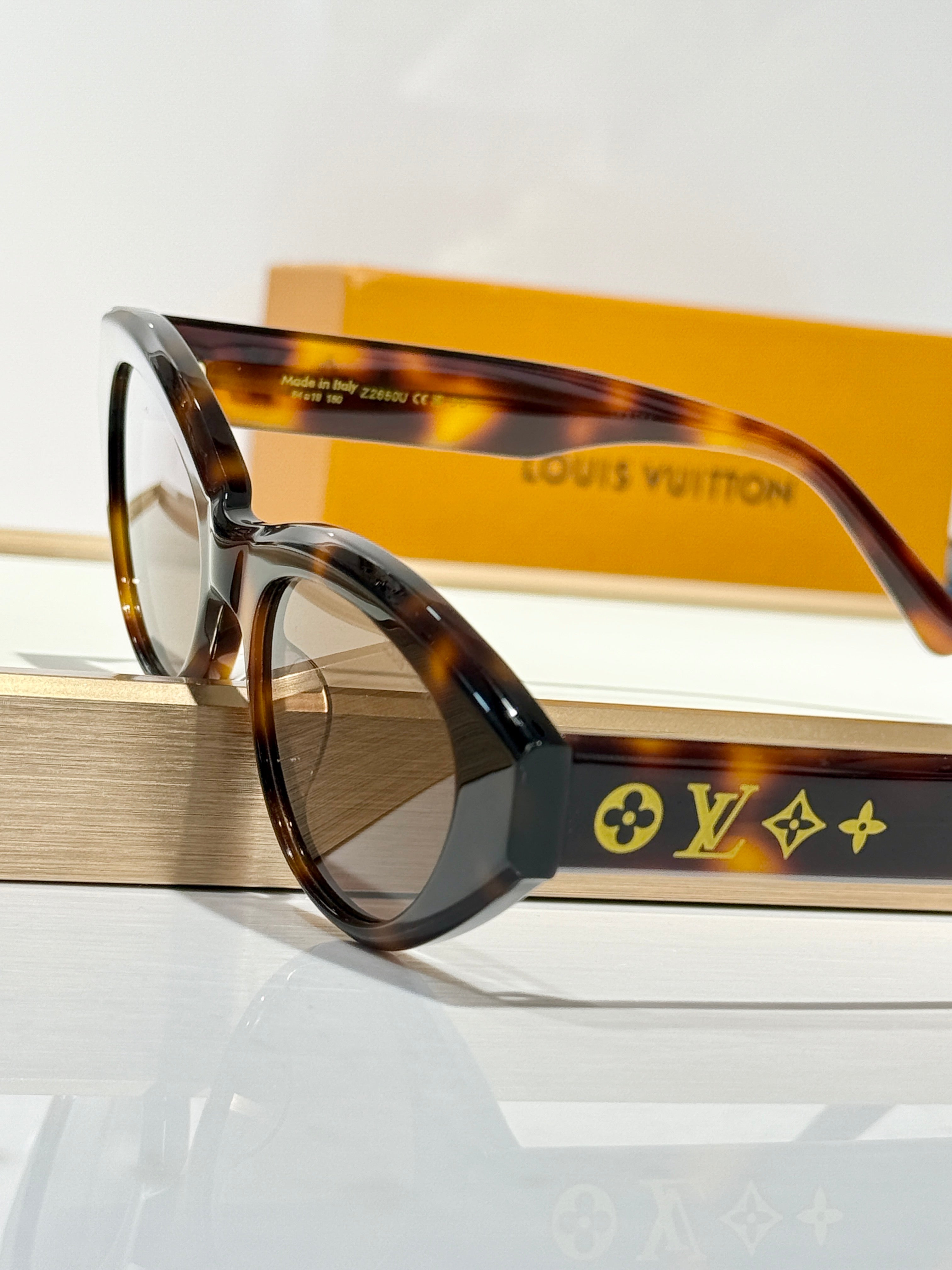 Louis Vuitton Z2686U New LV Line Cat Eye Sunglasses ✨