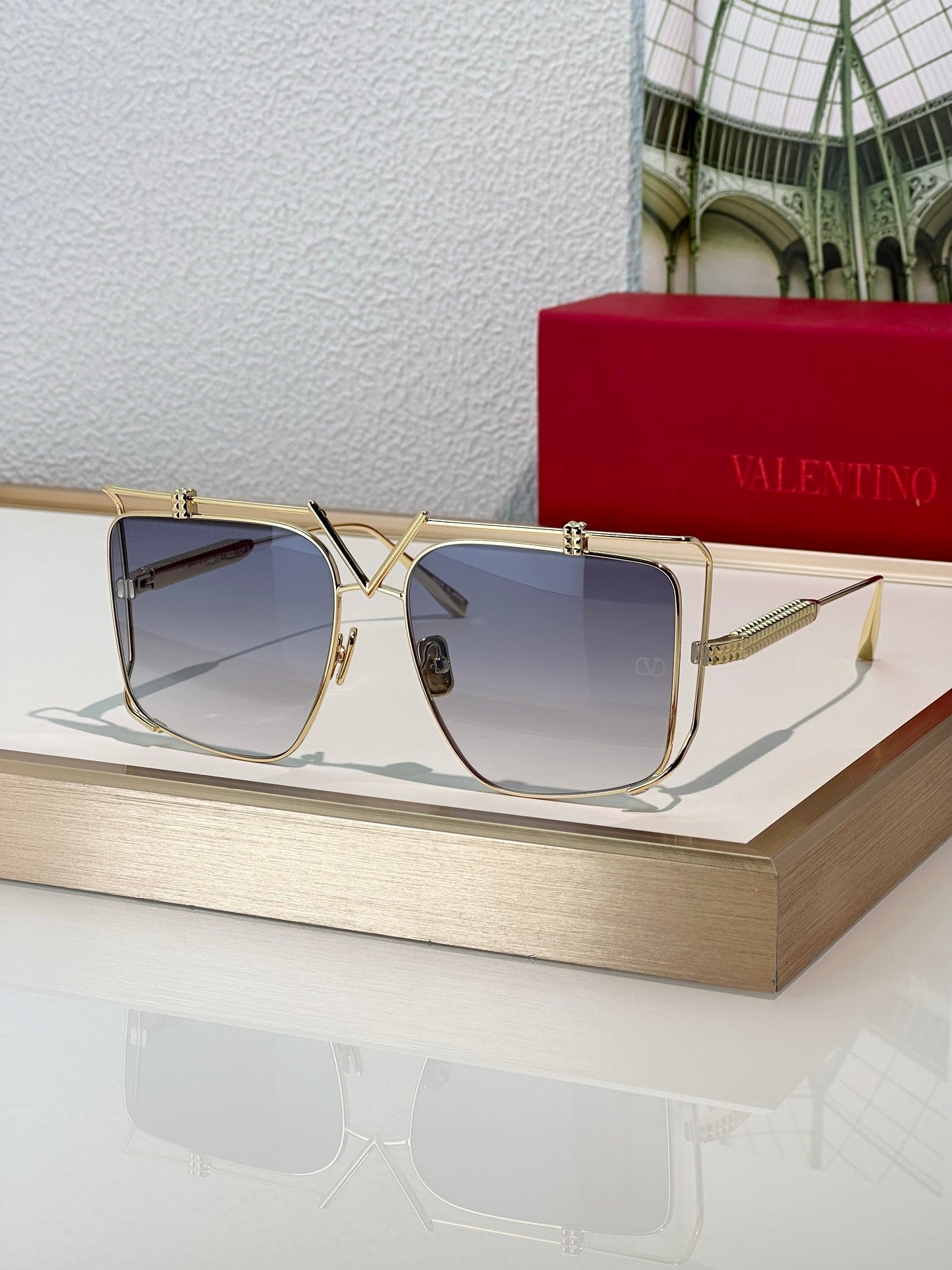 '-   Valentino V-LIGHT VLS116 - AS SEEN ON JENNIFER LOPEZ Sunglasses✨