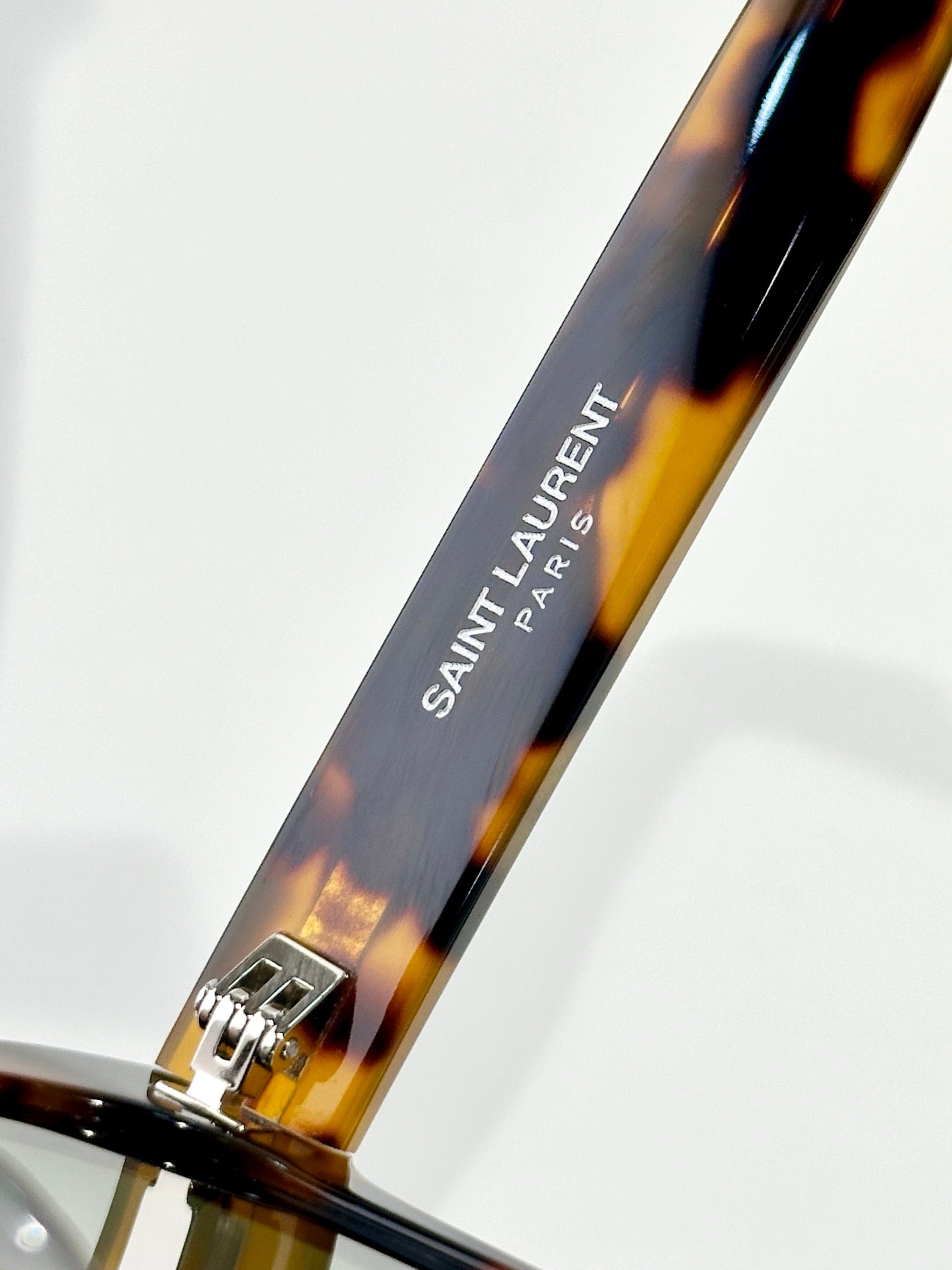 YSL Saint Laurent Unisex  SL 558 Sunglasses ✨