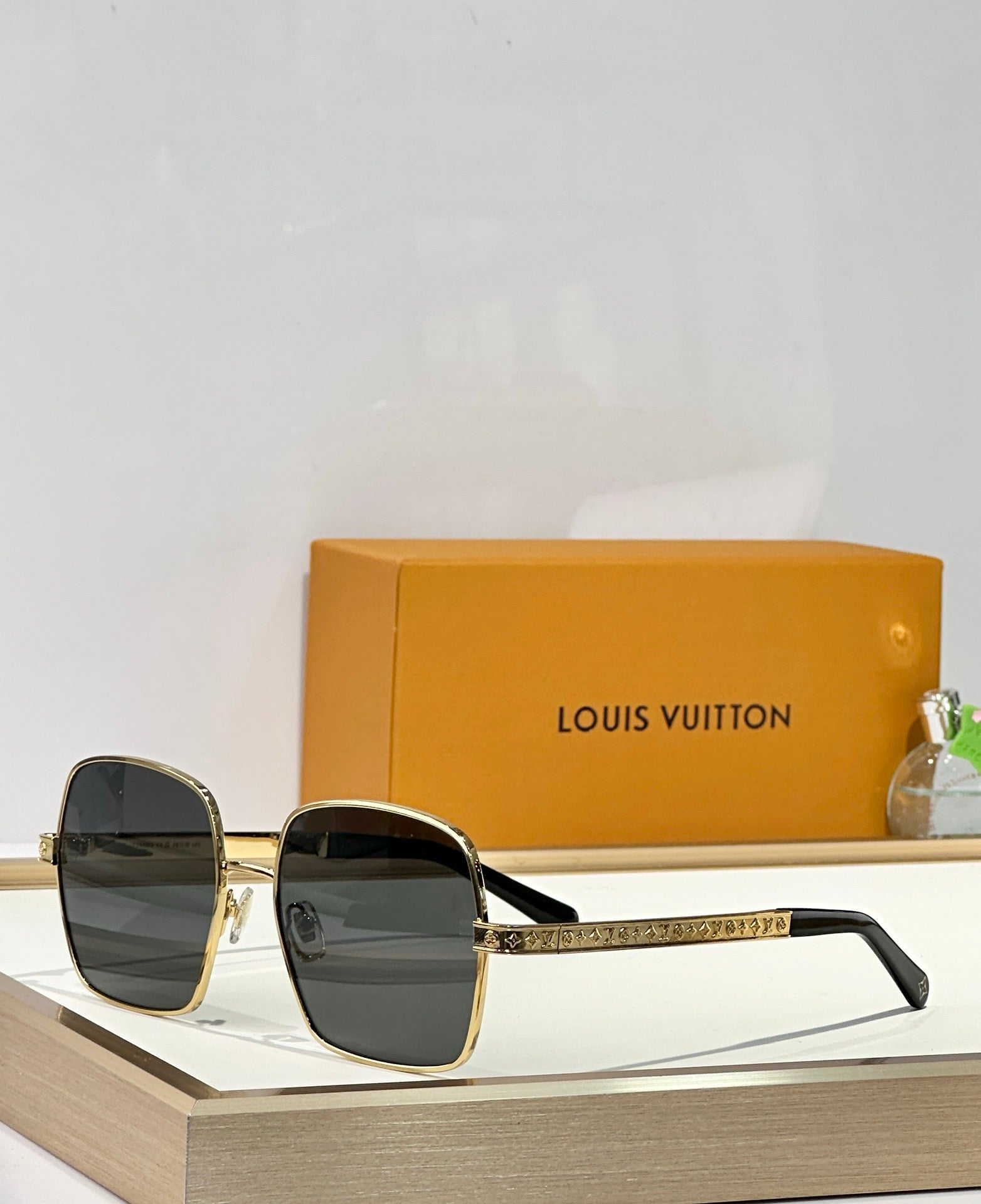 Louis Vuitton Z2955U LV Aura Square Sunglasses ✨