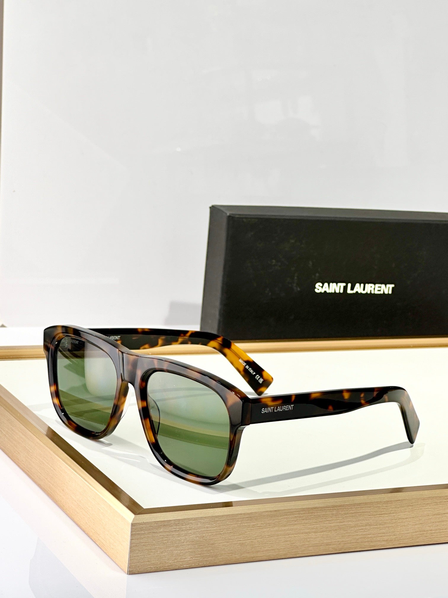 YSL Saint Laurent Unisex  SL 558 Sunglasses ✨