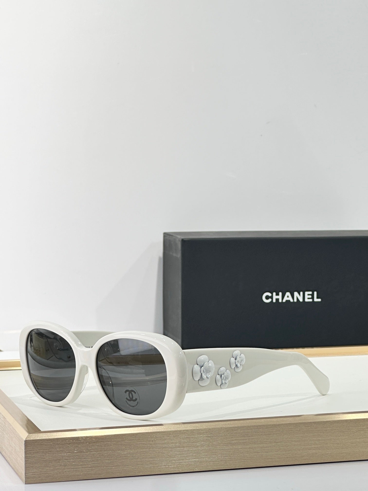 CHANEL 5113  Black Sunglasses W/ 3D Flower Side Detail   🖤