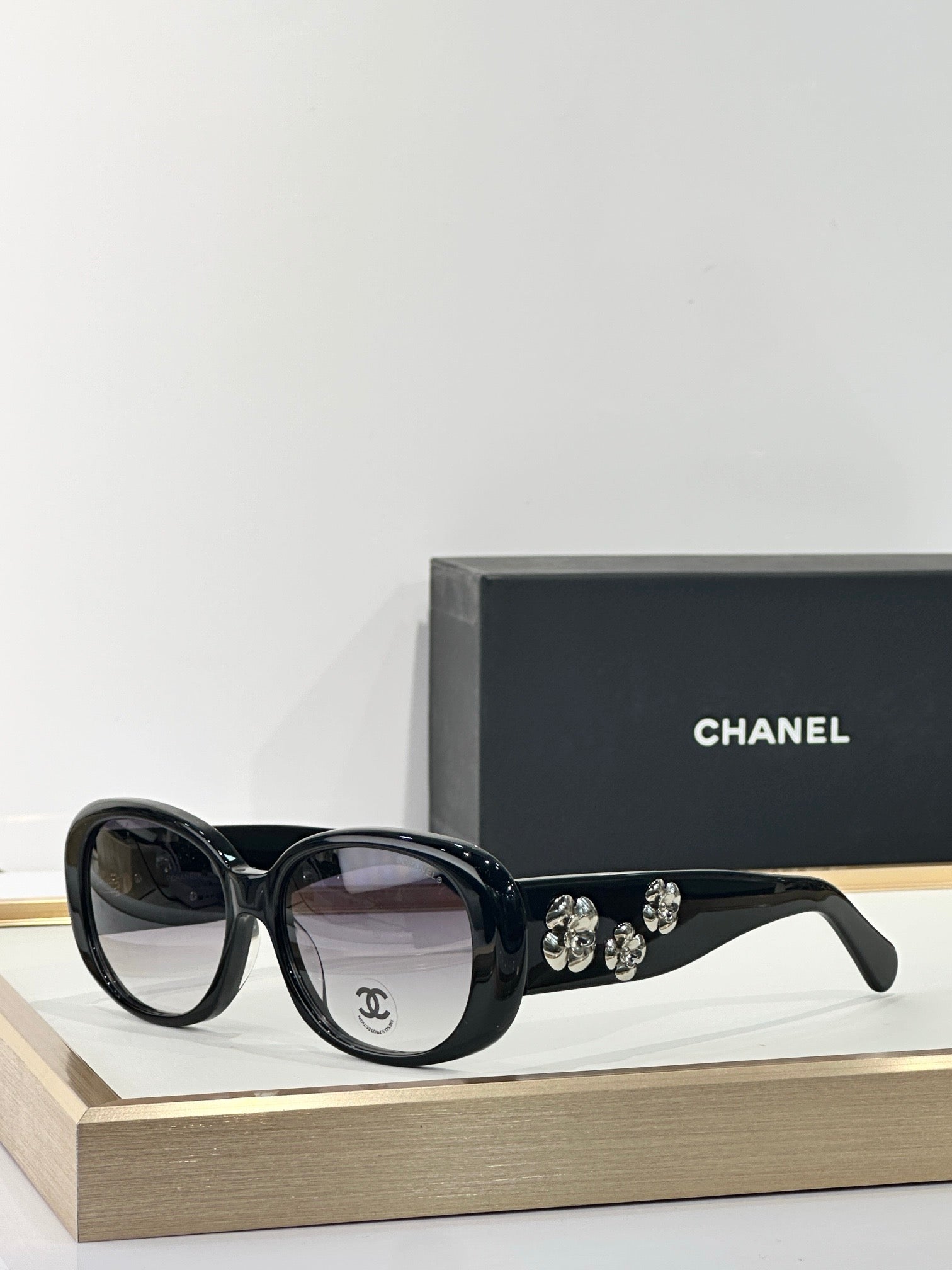 CHANEL 5113  Black Sunglasses W/ 3D Flower Side Detail   🖤
