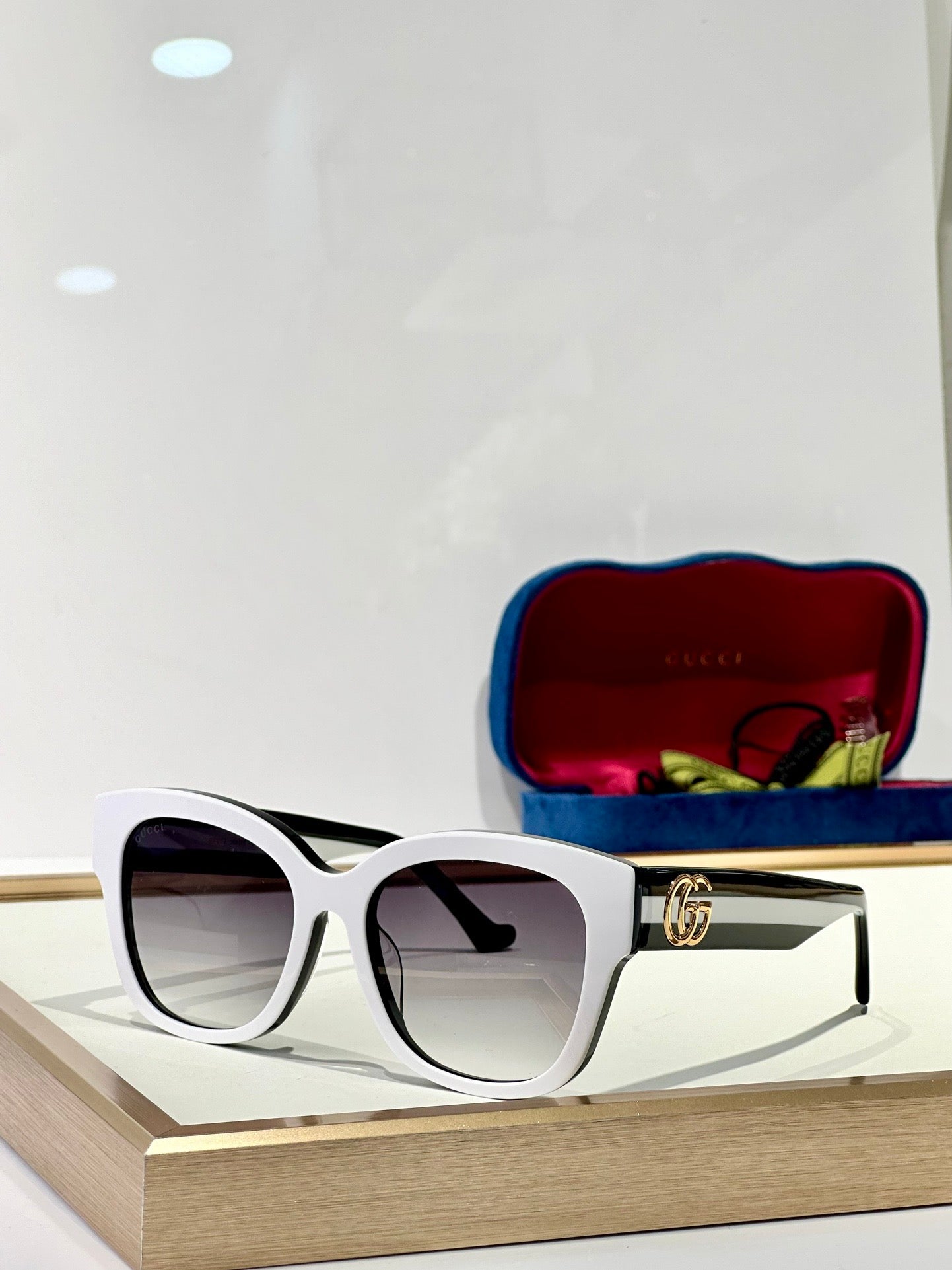 Gucci GG1550 Women's Sunglasses ✨