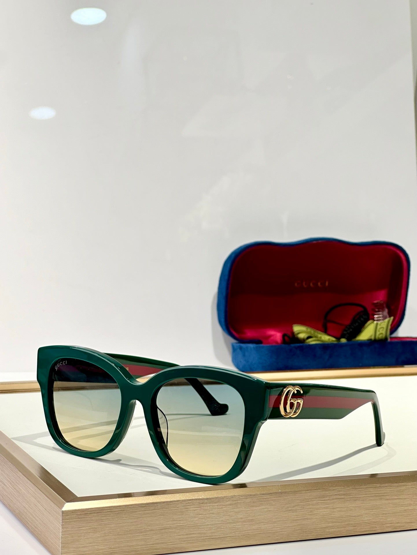 Gucci GG1550 Women's Sunglasses ✨