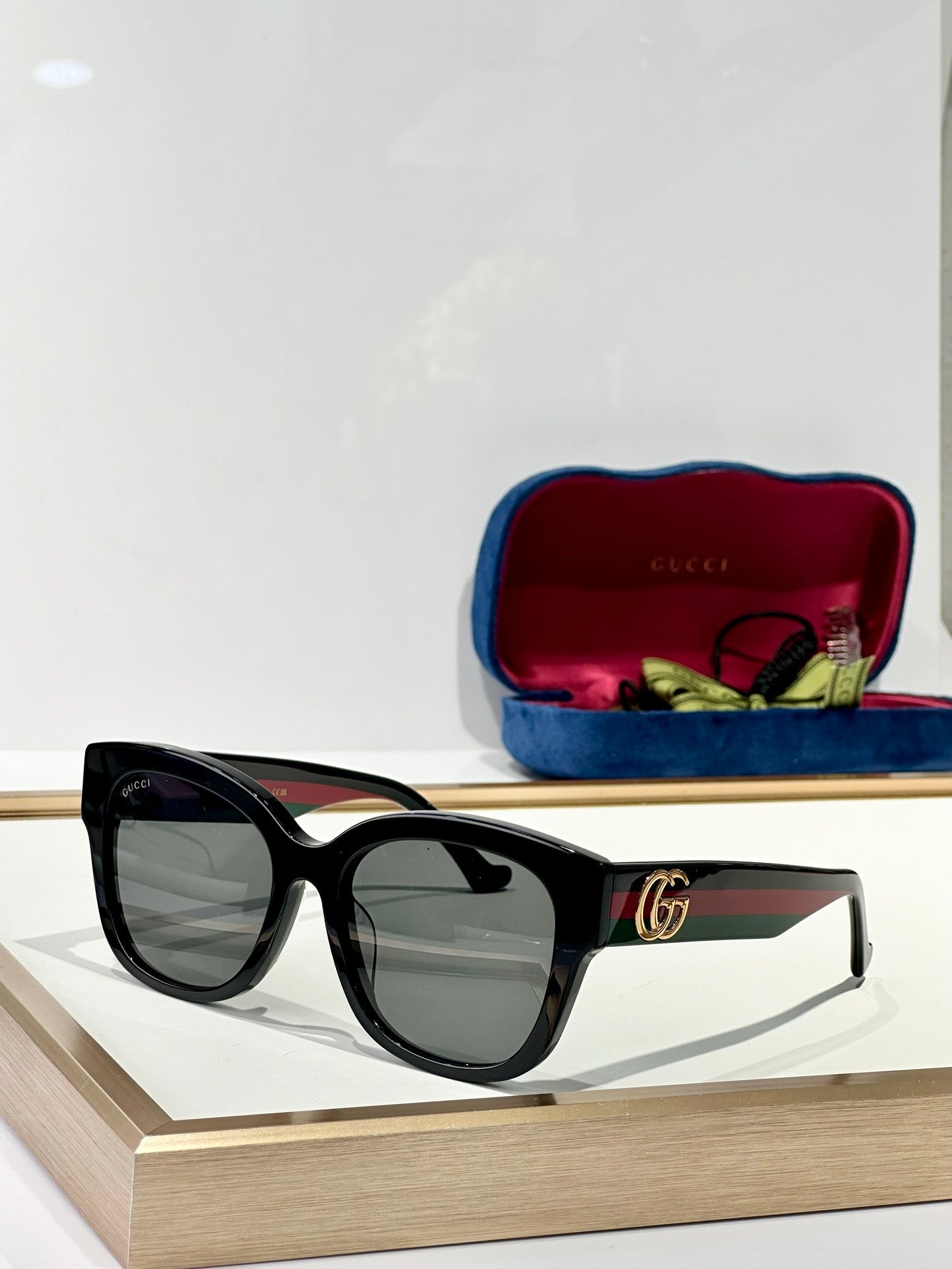 Gucci GG1550 Women's Sunglasses ✨