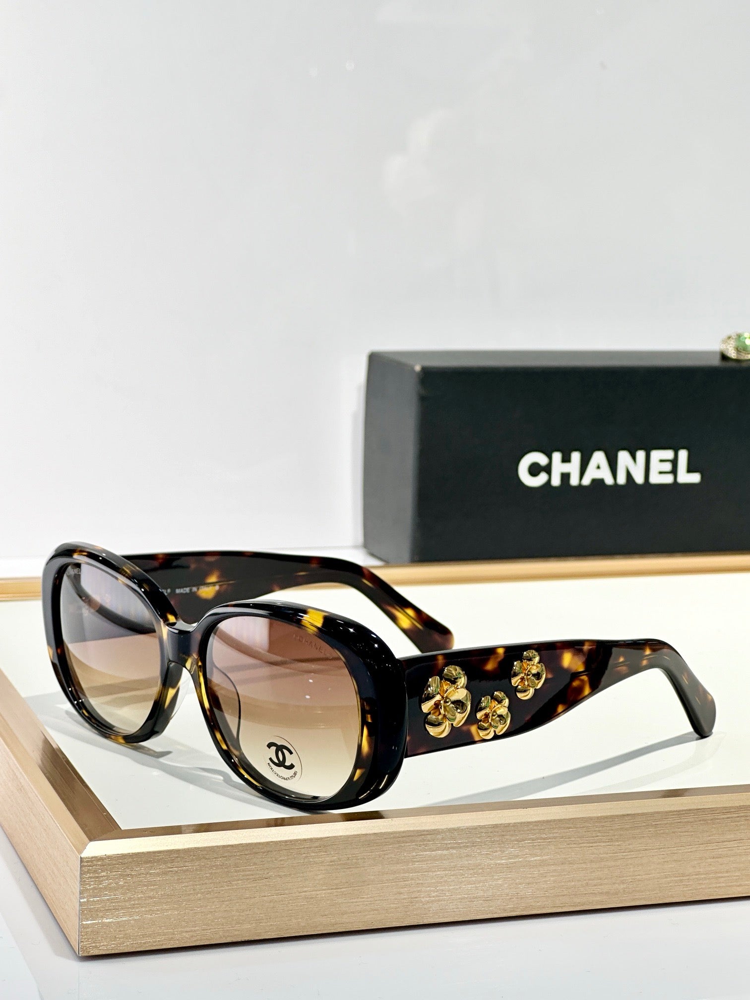 CHANEL 5113  Black Sunglasses W/ 3D Flower Side Detail   🖤
