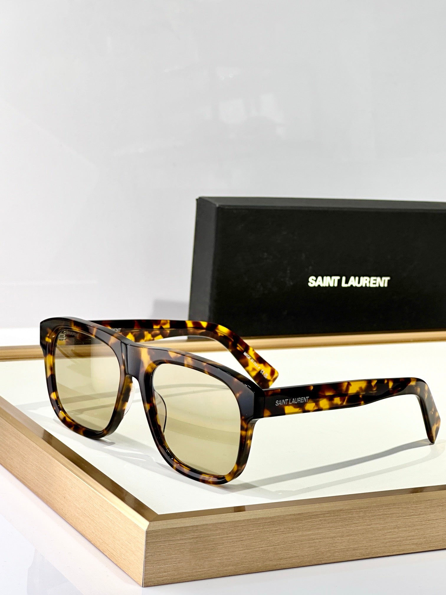 YSL Saint Laurent Unisex  SL 558 Sunglasses ✨