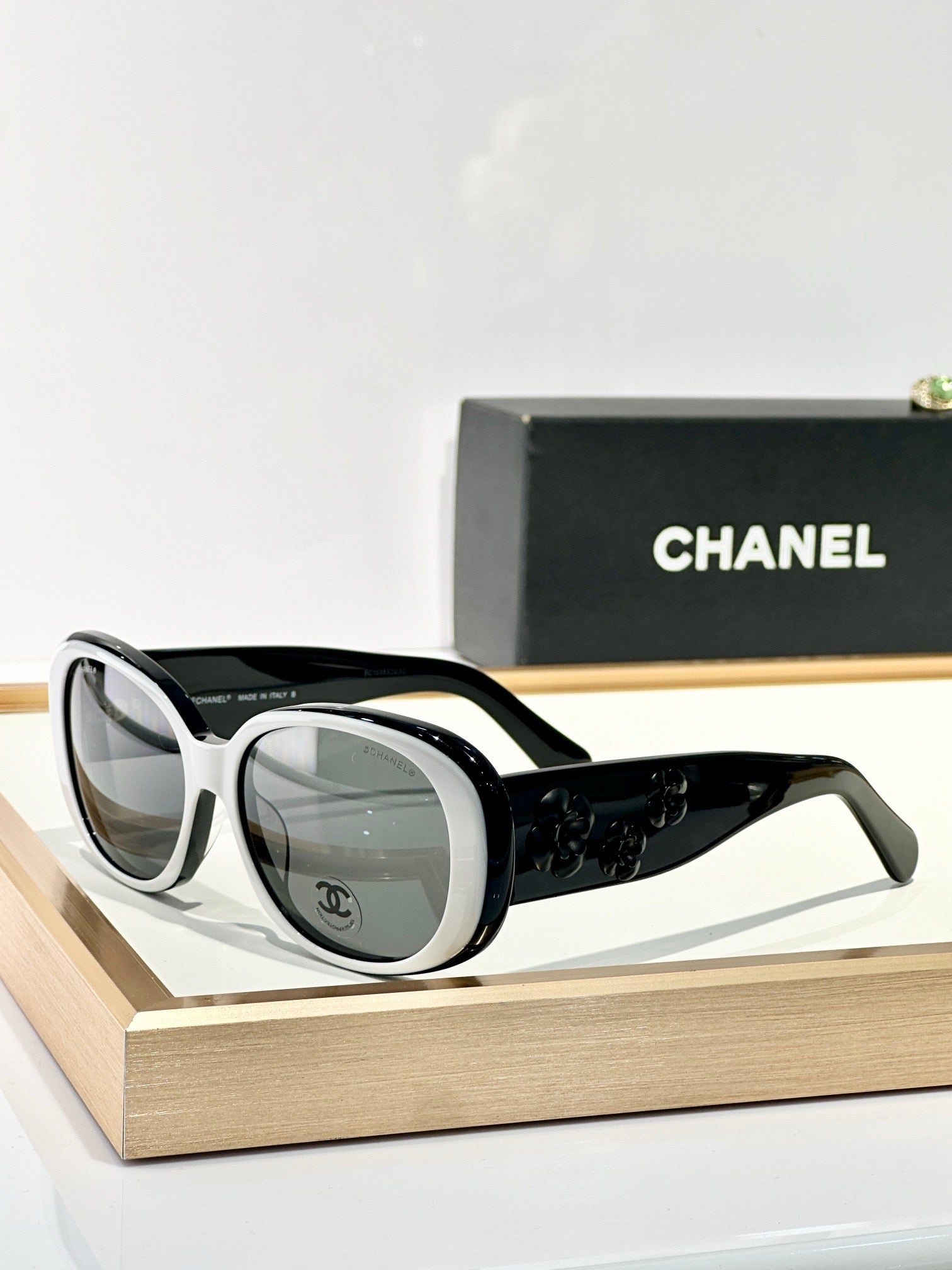 CHANEL 5113  Black Sunglasses W/ 3D Flower Side Detail   🖤