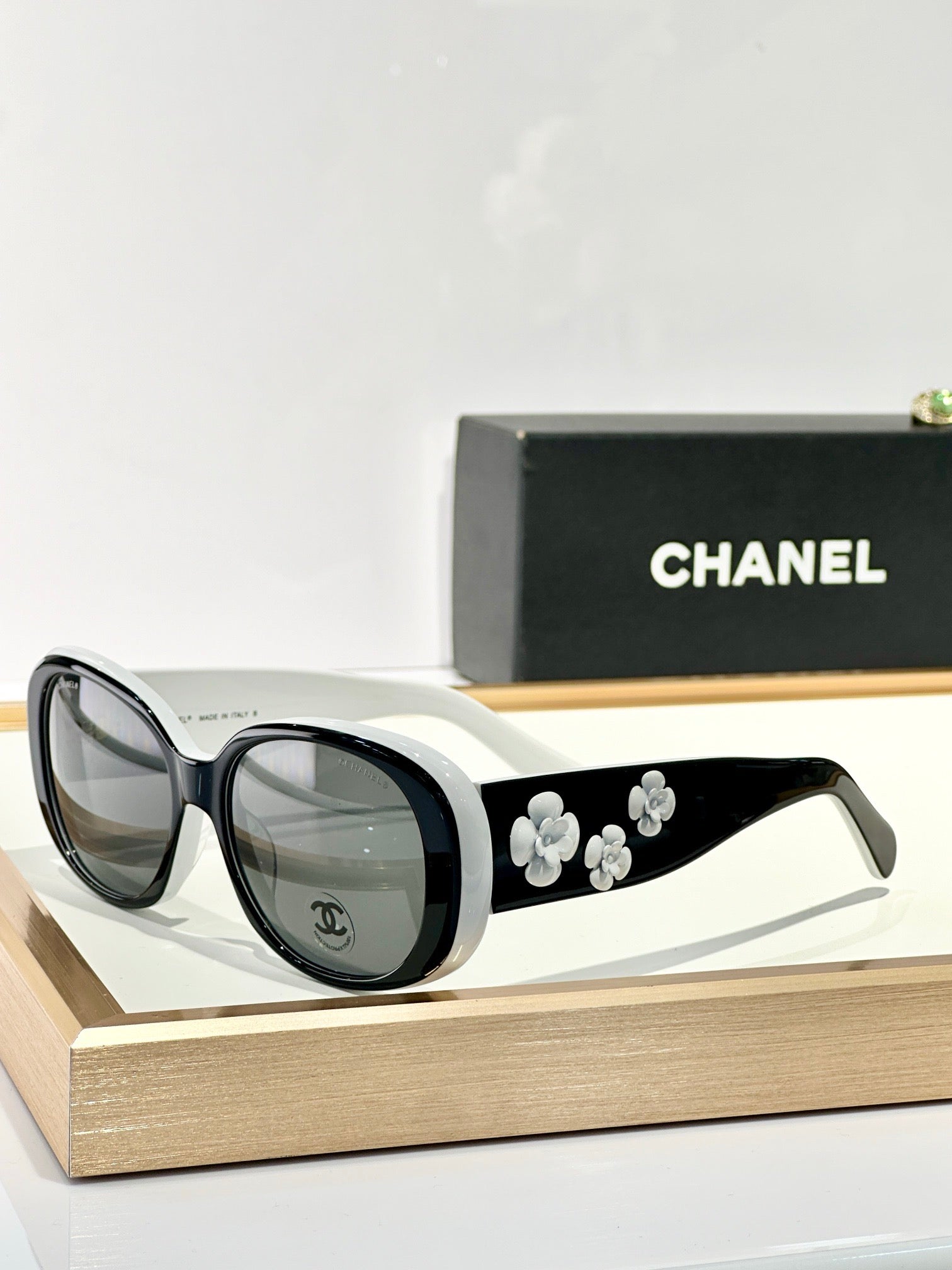 CHANEL 5113  Black Sunglasses W/ 3D Flower Side Detail   🖤