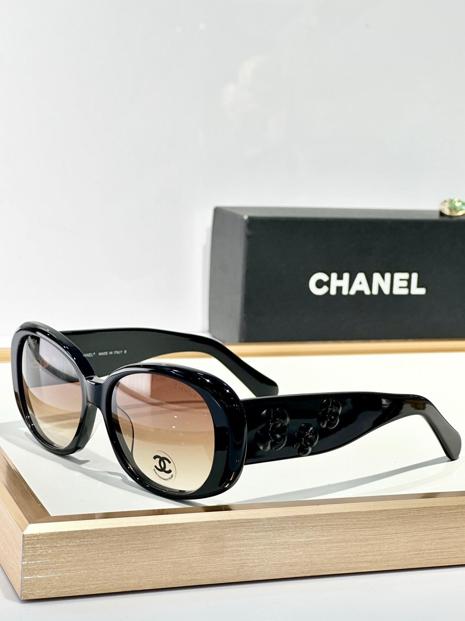 CHANEL 5113  Black Sunglasses W/ 3D Flower Side Detail   🖤