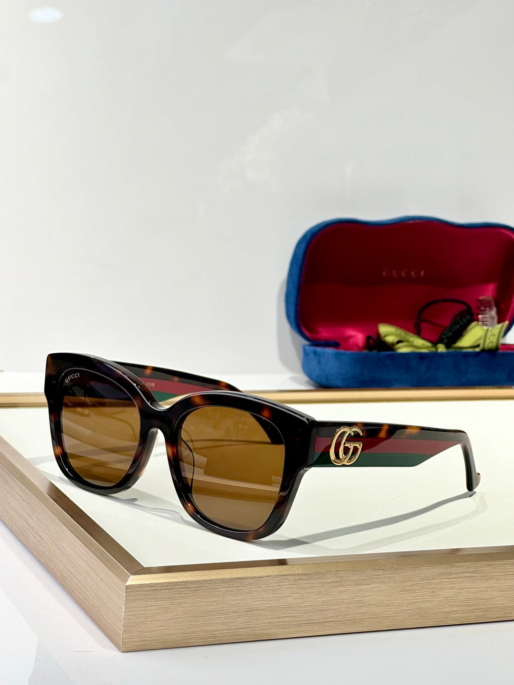 Gucci GG1550 Women's Sunglasses ✨