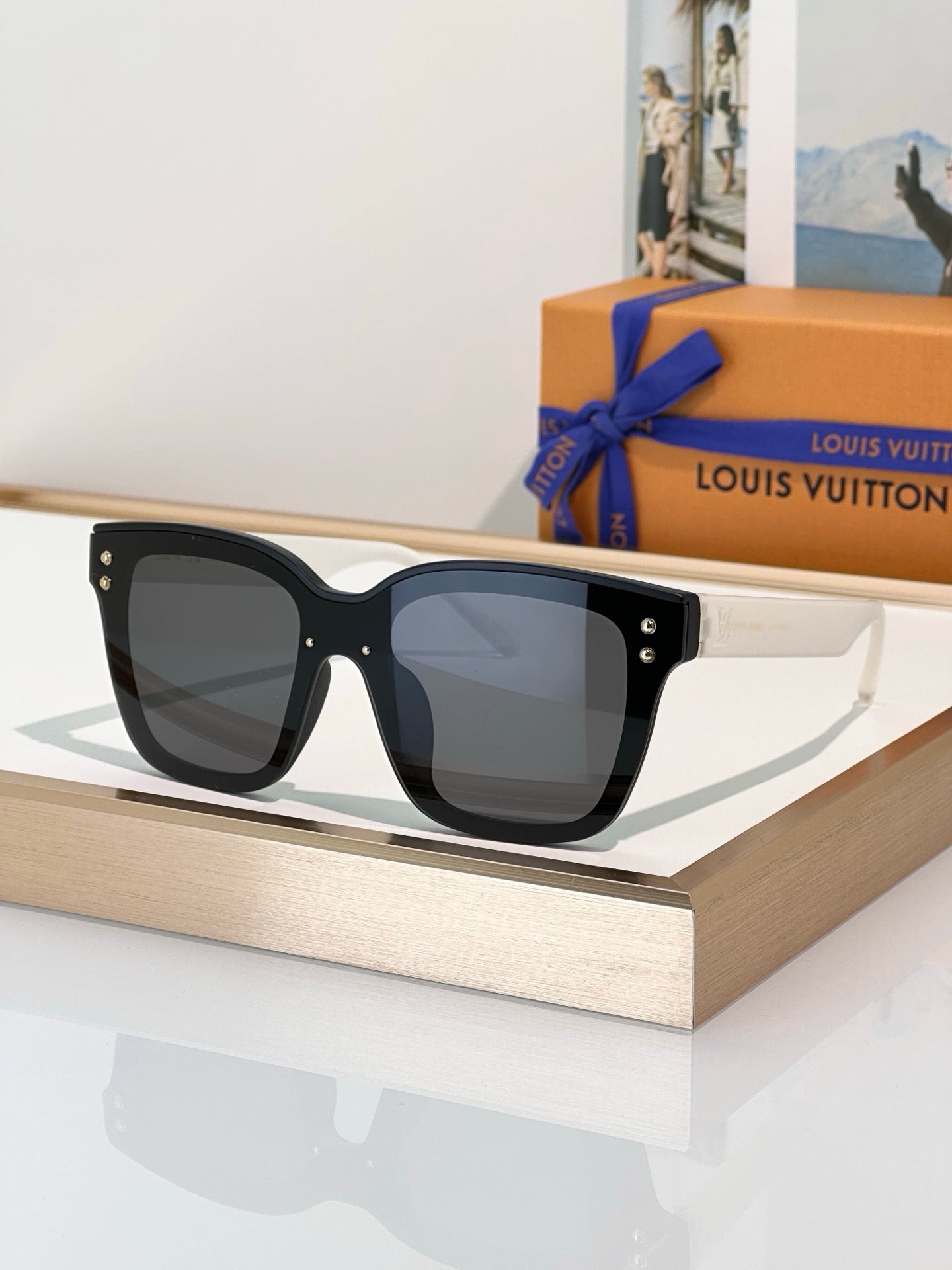 Louis Vuitton Z2455U LV Flash Square Mask Sunglasses ✨