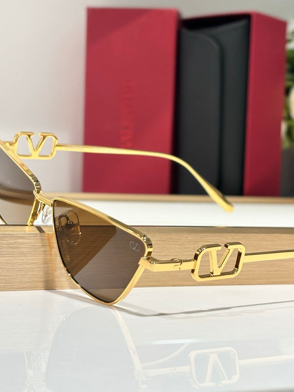 Valentino VLOGO SIGN CAT-EYE TITANIUM FRAME VLS135B Sunglasses✨