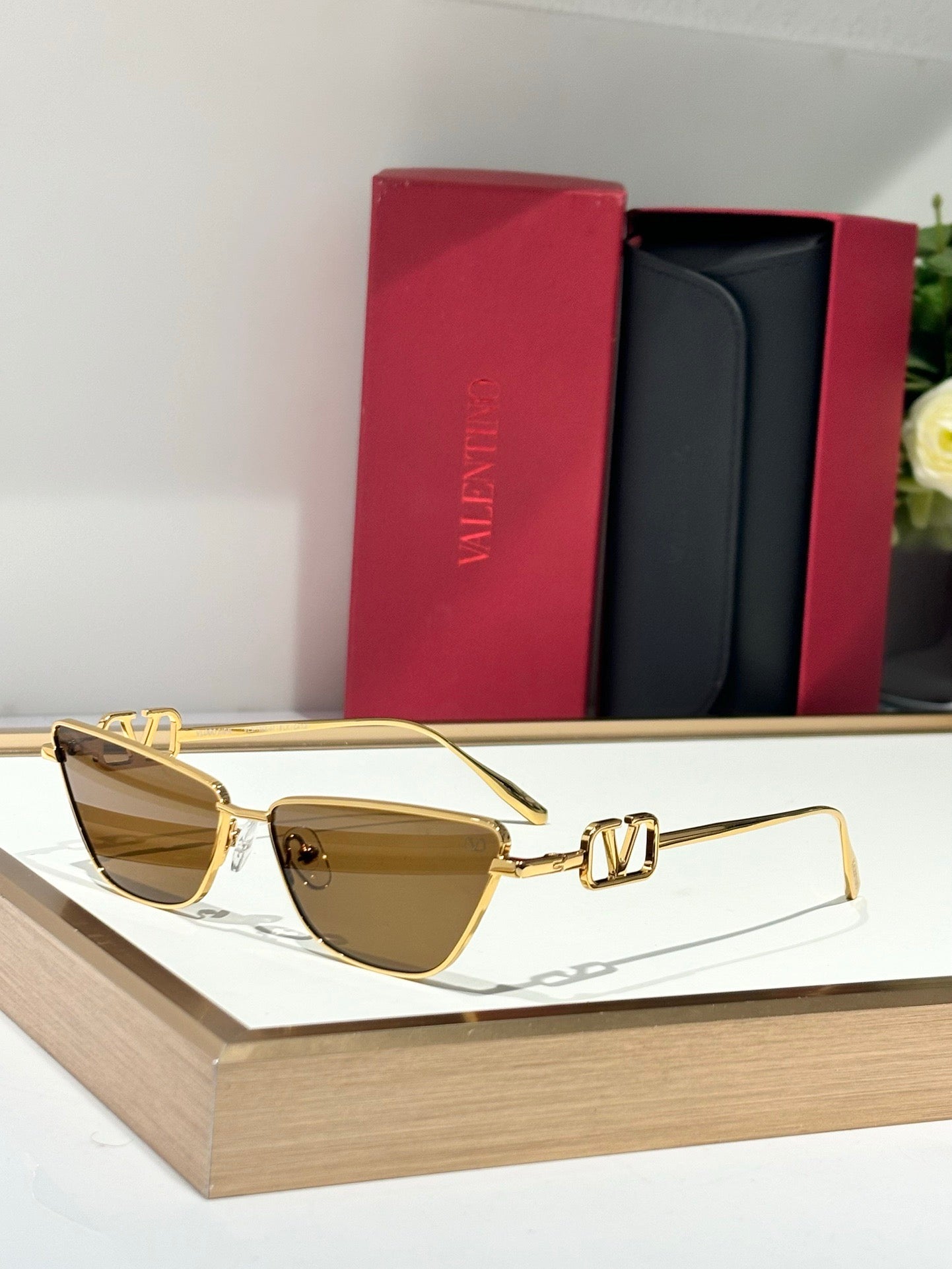 Valentino VLOGO SIGN CAT-EYE TITANIUM FRAME VLS135B Sunglasses✨