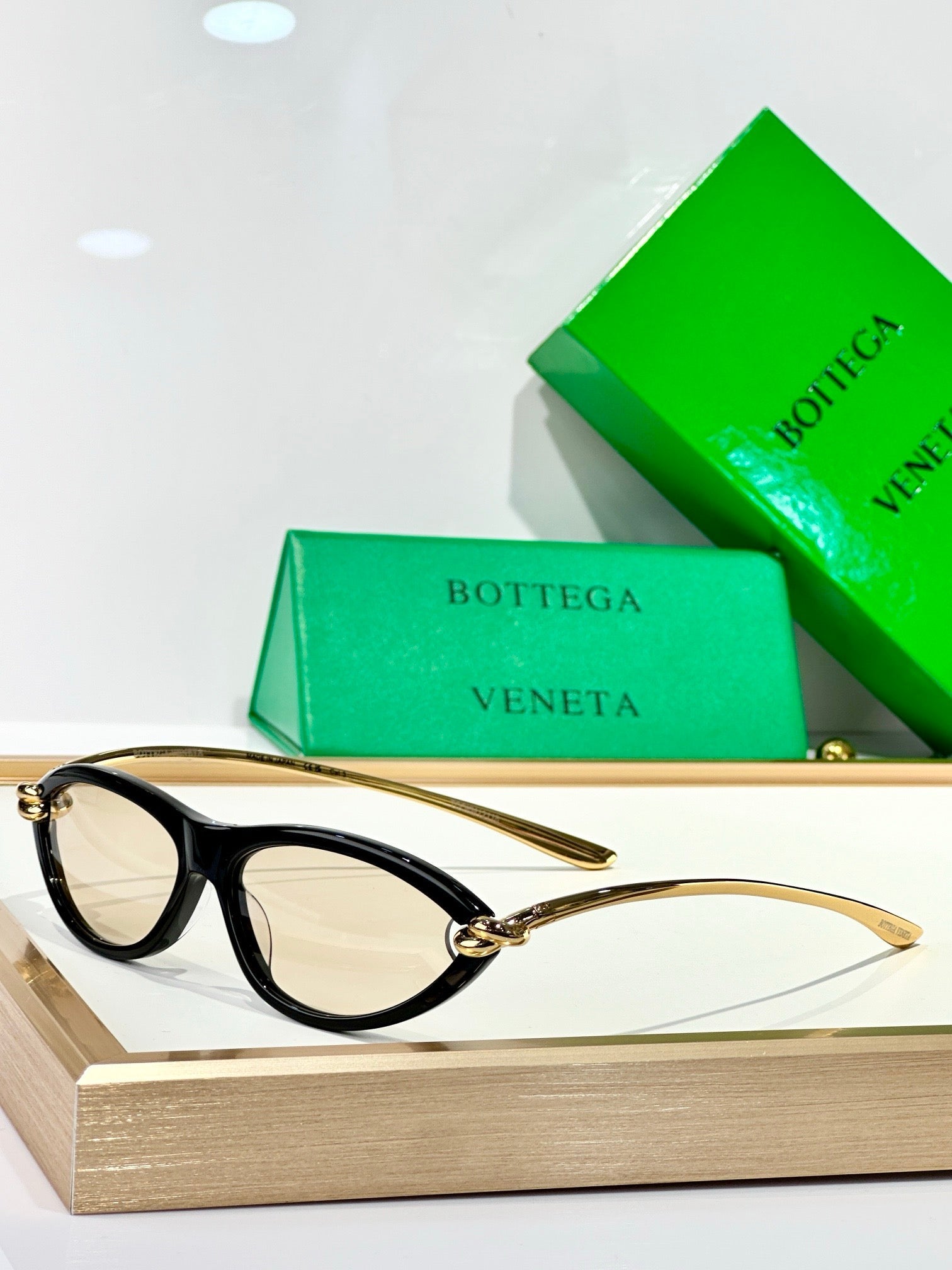 BOTTEGA VENETA BV1390 Women's Sunglasses💚