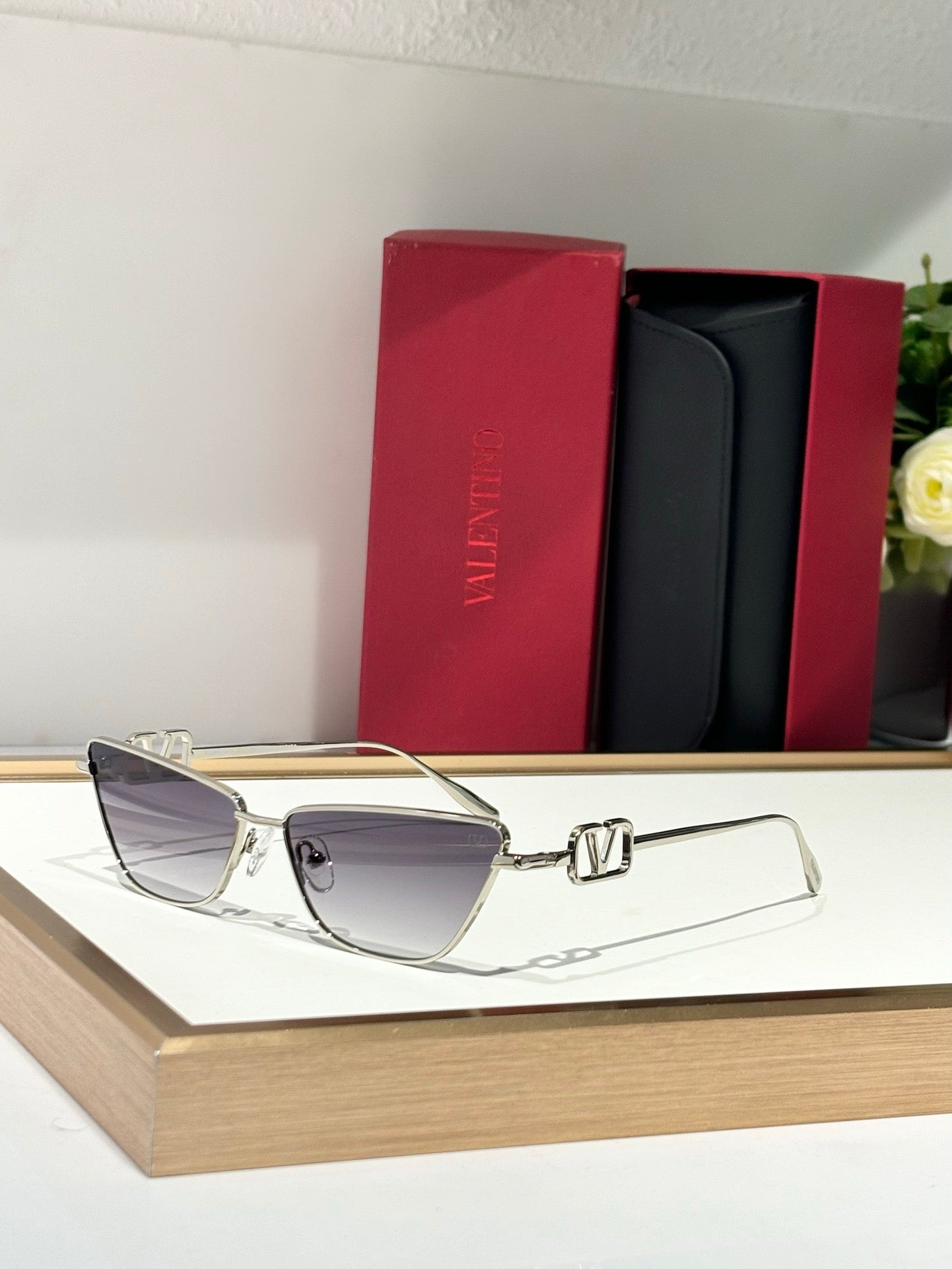 Valentino VLOGO SIGN CAT-EYE TITANIUM FRAME VLS135B Sunglasses✨