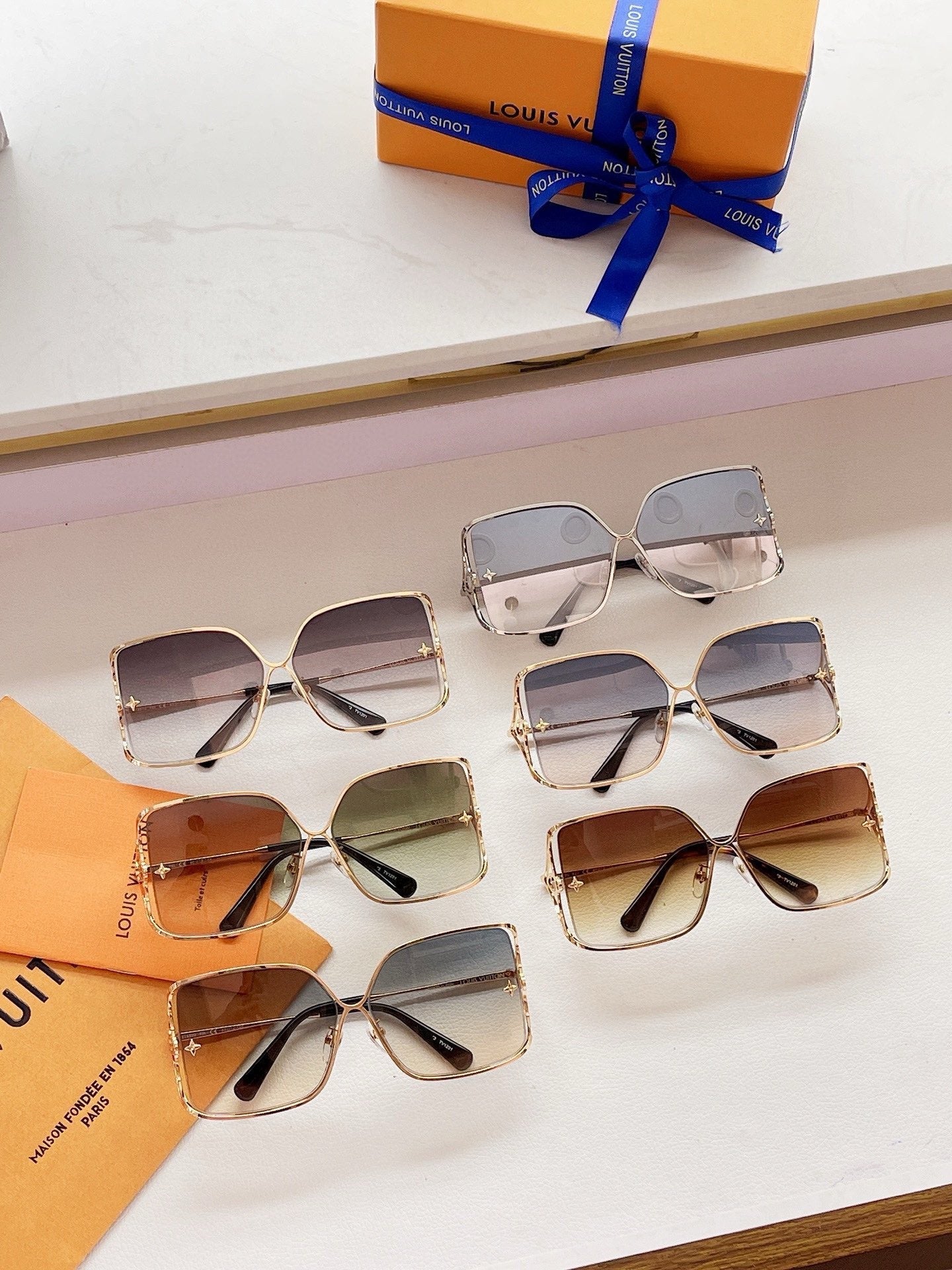 Louis Vuitton Z1629U Metal LV Petal Square Sunglasses  ✨