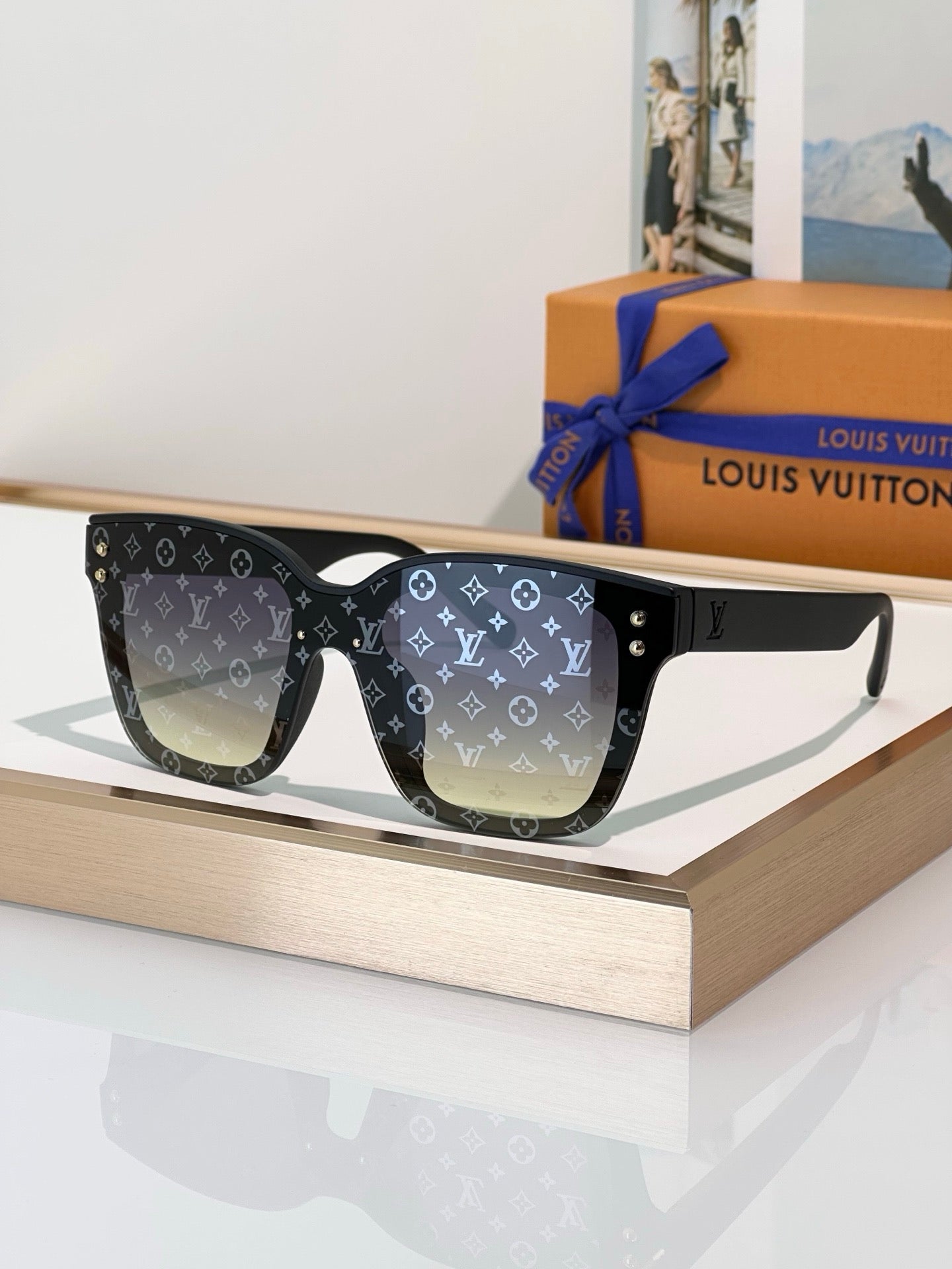 Louis Vuitton Z2455U LV Flash Square Mask Sunglasses ✨