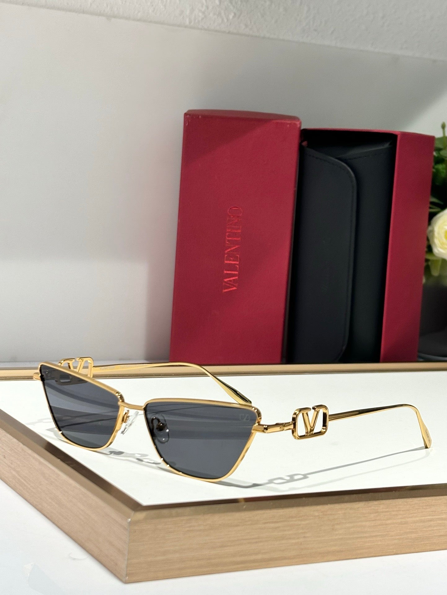 Valentino VLOGO SIGN CAT-EYE TITANIUM FRAME VLS135B Sunglasses✨