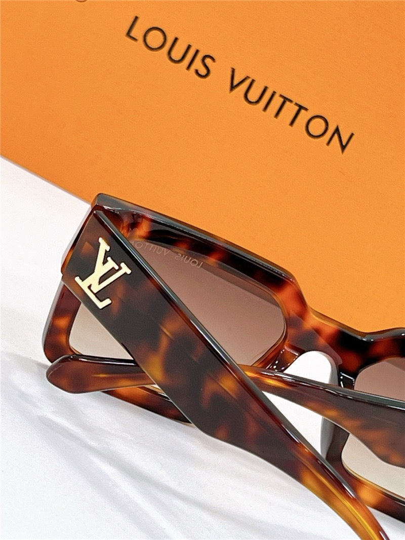 Louis Vuitton Z2076E  LV Clash Low Square Sunglasses ✨