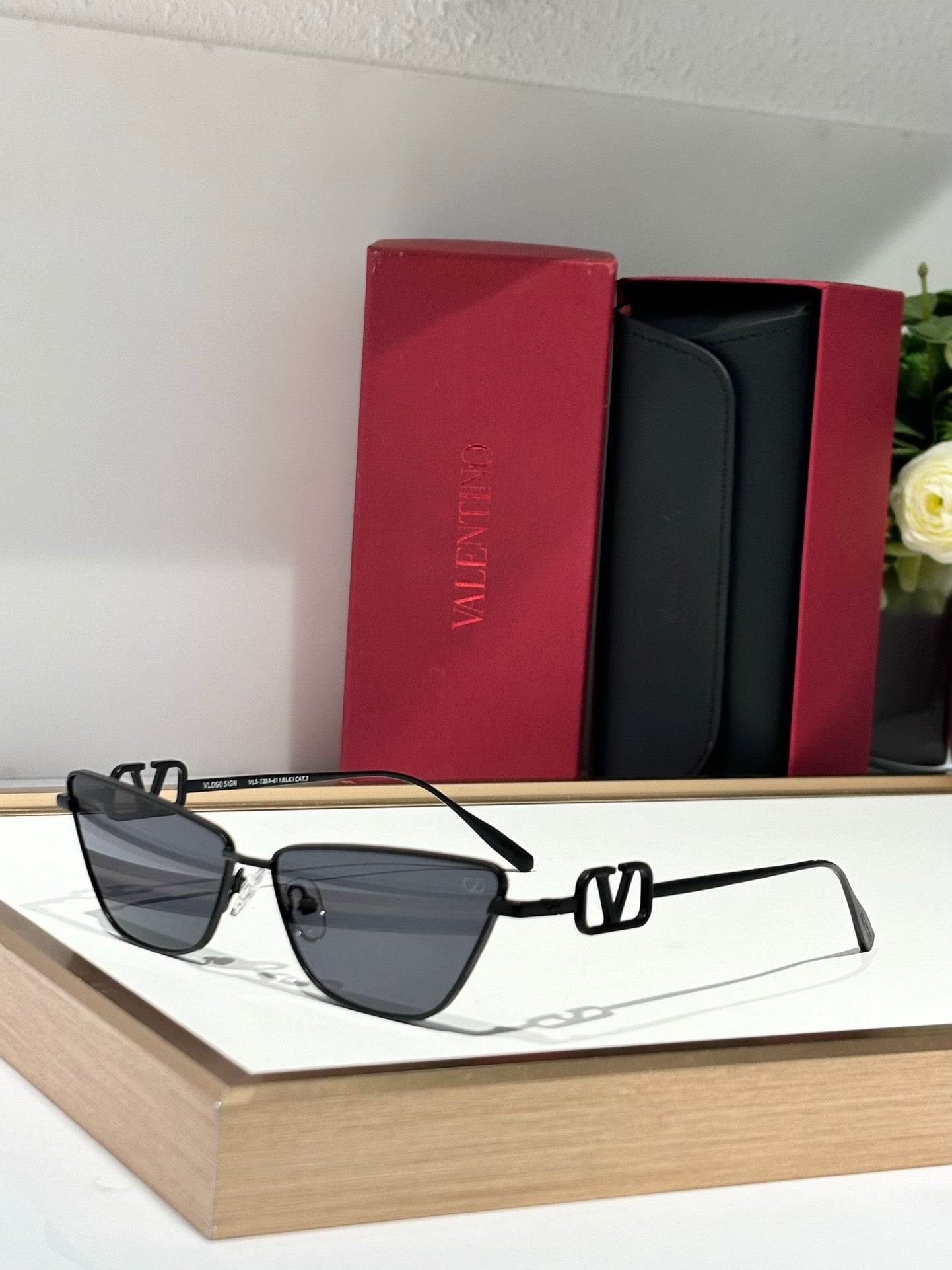 Valentino VLOGO SIGN CAT-EYE TITANIUM FRAME VLS135B Sunglasses✨
