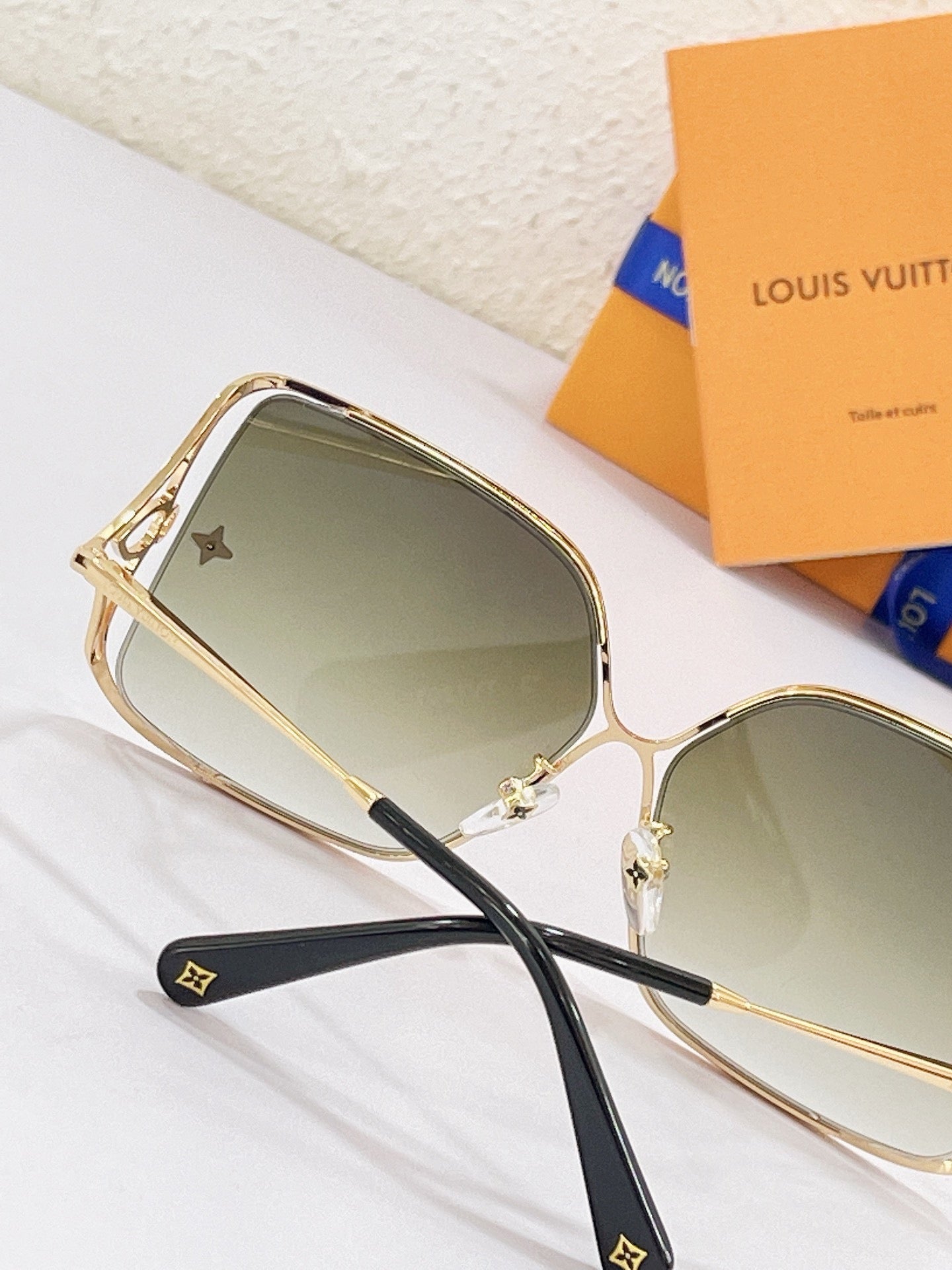 Louis Vuitton Z1629U Metal LV Petal Square Sunglasses  ✨