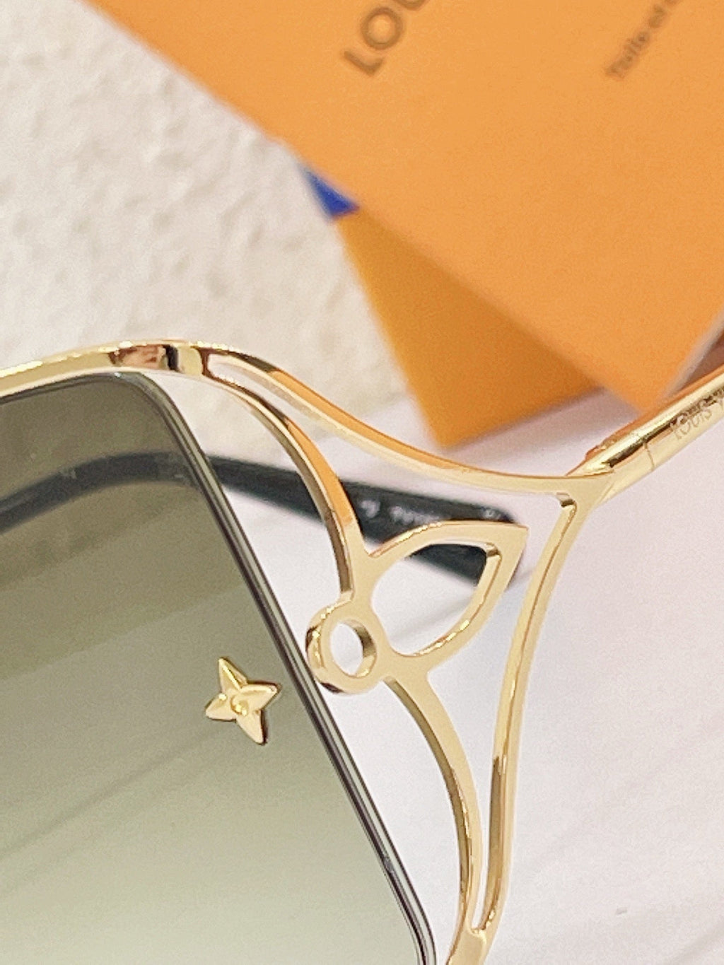 Louis Vuitton Z1629U Metal LV Petal Square Sunglasses  ✨
