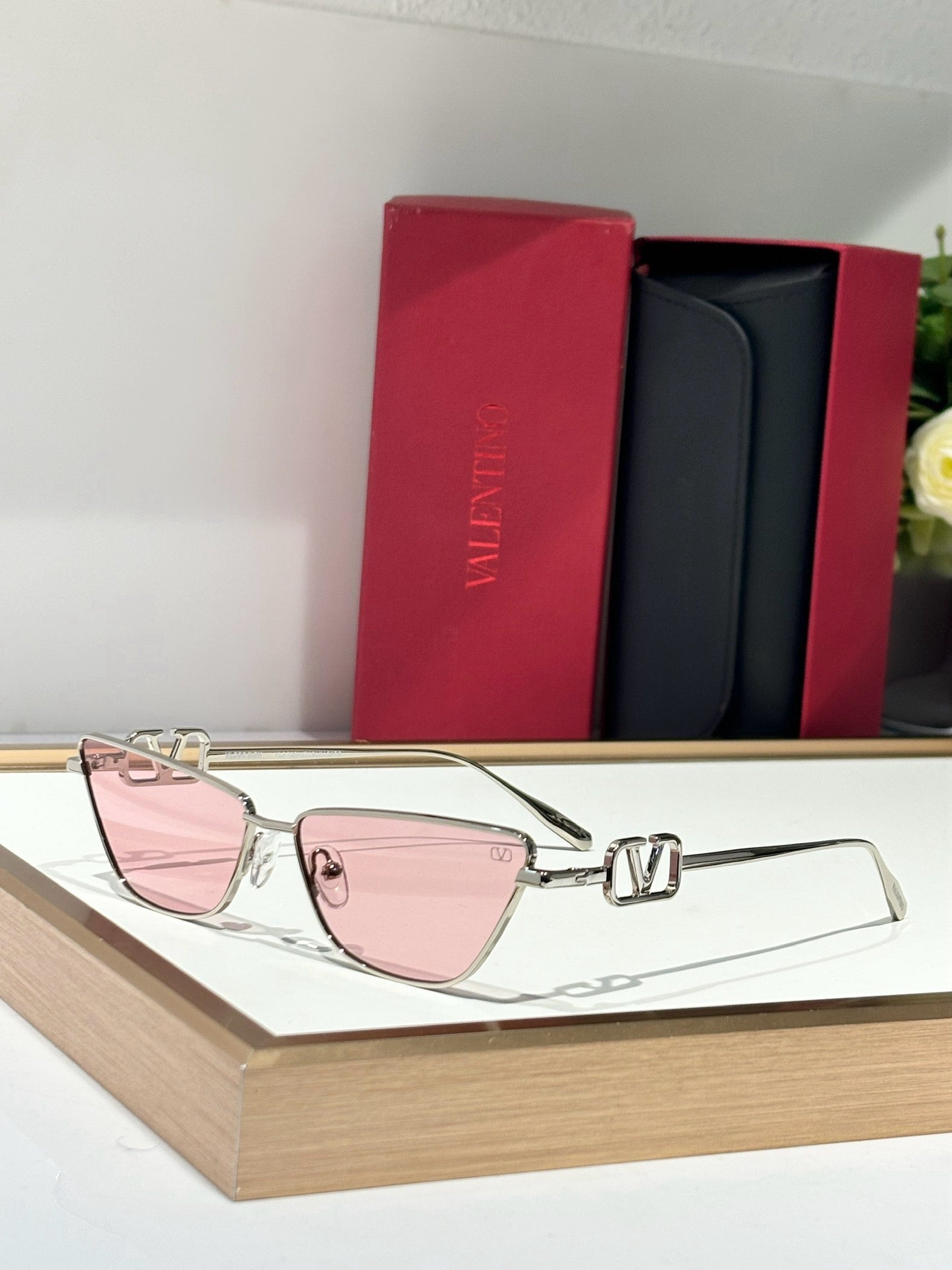 Valentino VLOGO SIGN CAT-EYE TITANIUM FRAME VLS135B Sunglasses✨