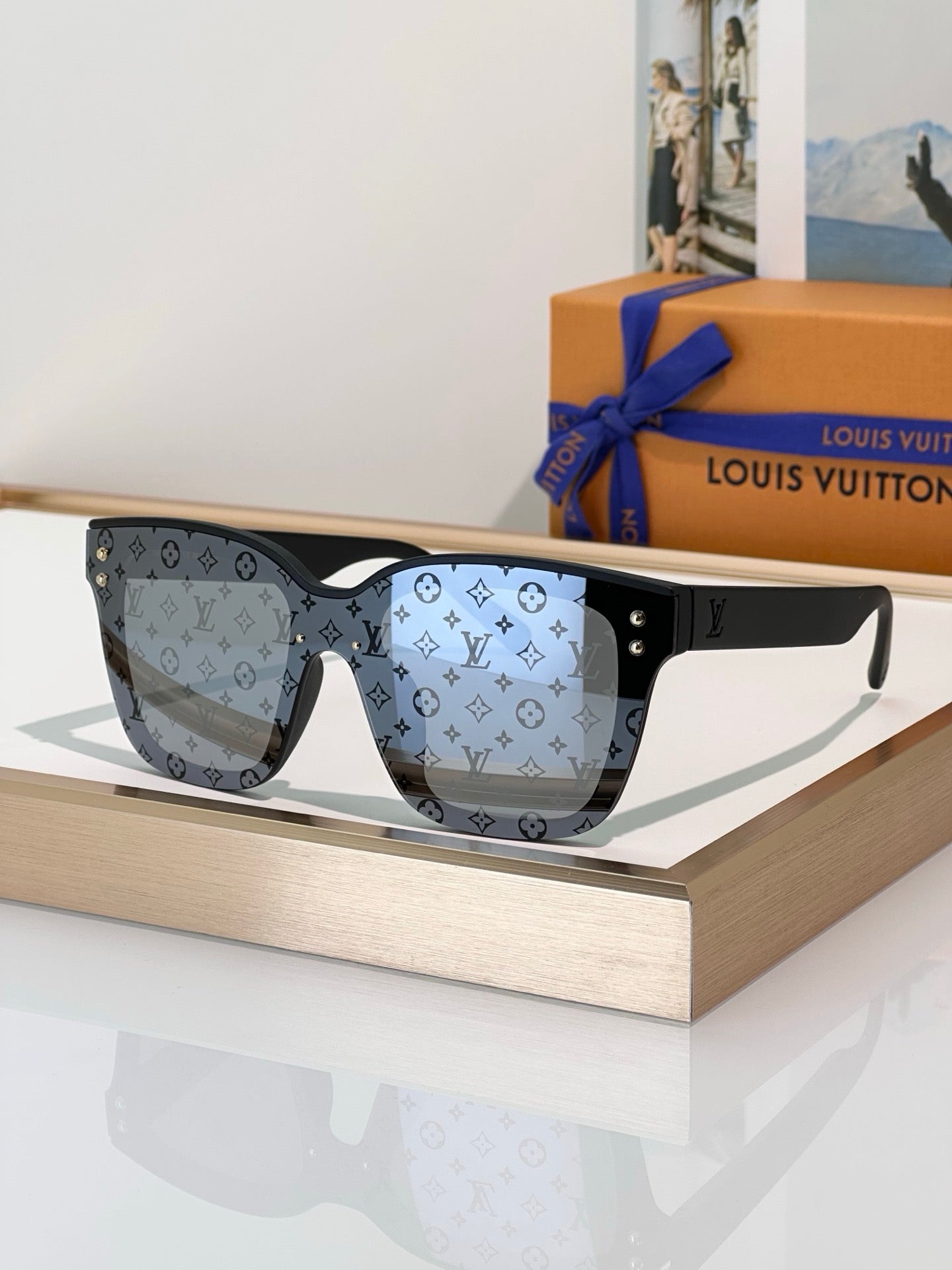 Louis Vuitton Z2455U LV Flash Square Mask Sunglasses ✨