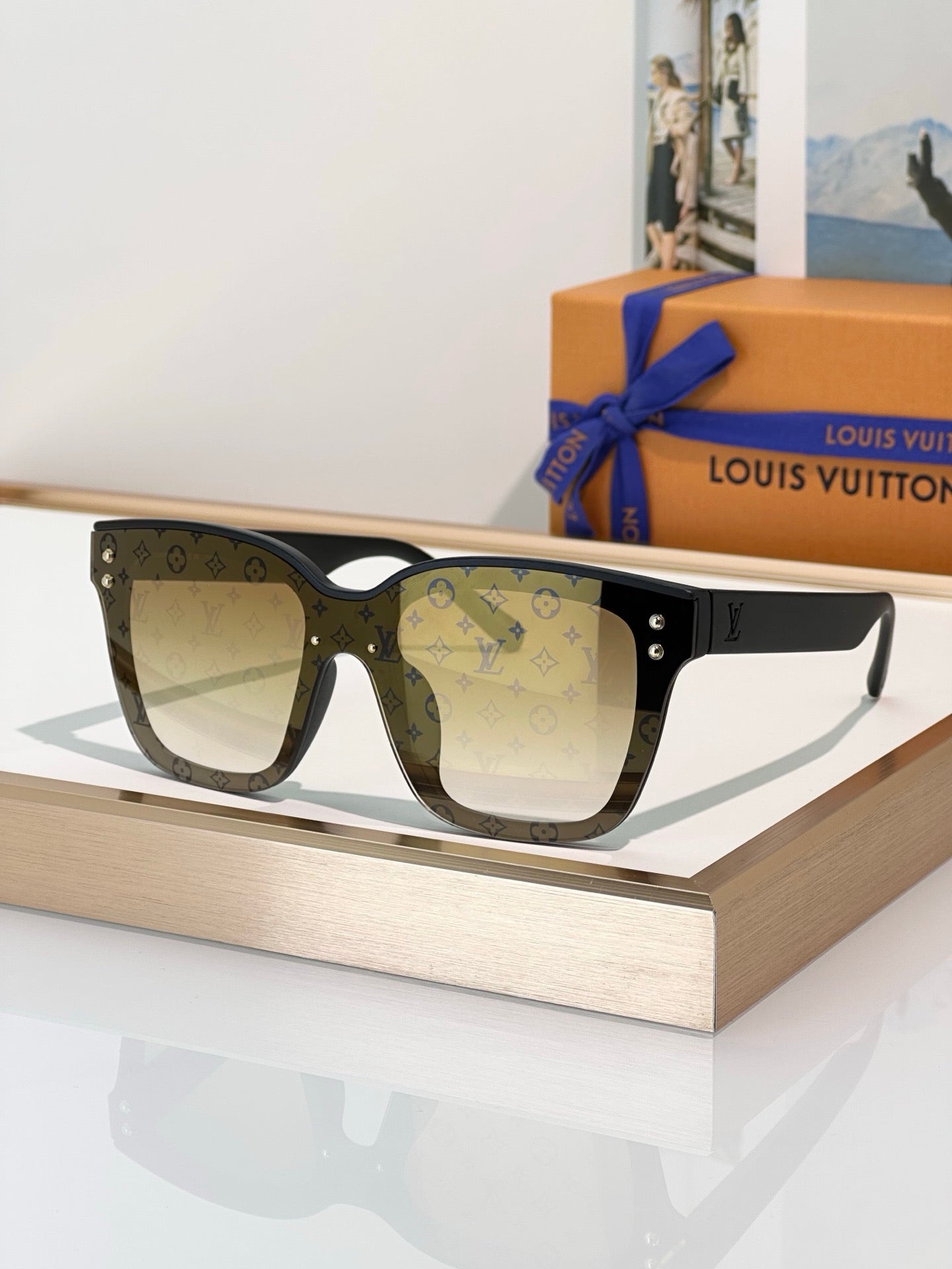 Louis Vuitton Z2455U LV Flash Square Mask Sunglasses ✨