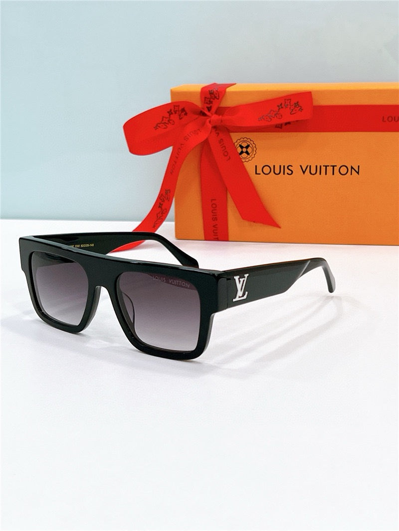 Louis Vuitton Z2125W LV Clash Square Large Sunglasses ✨