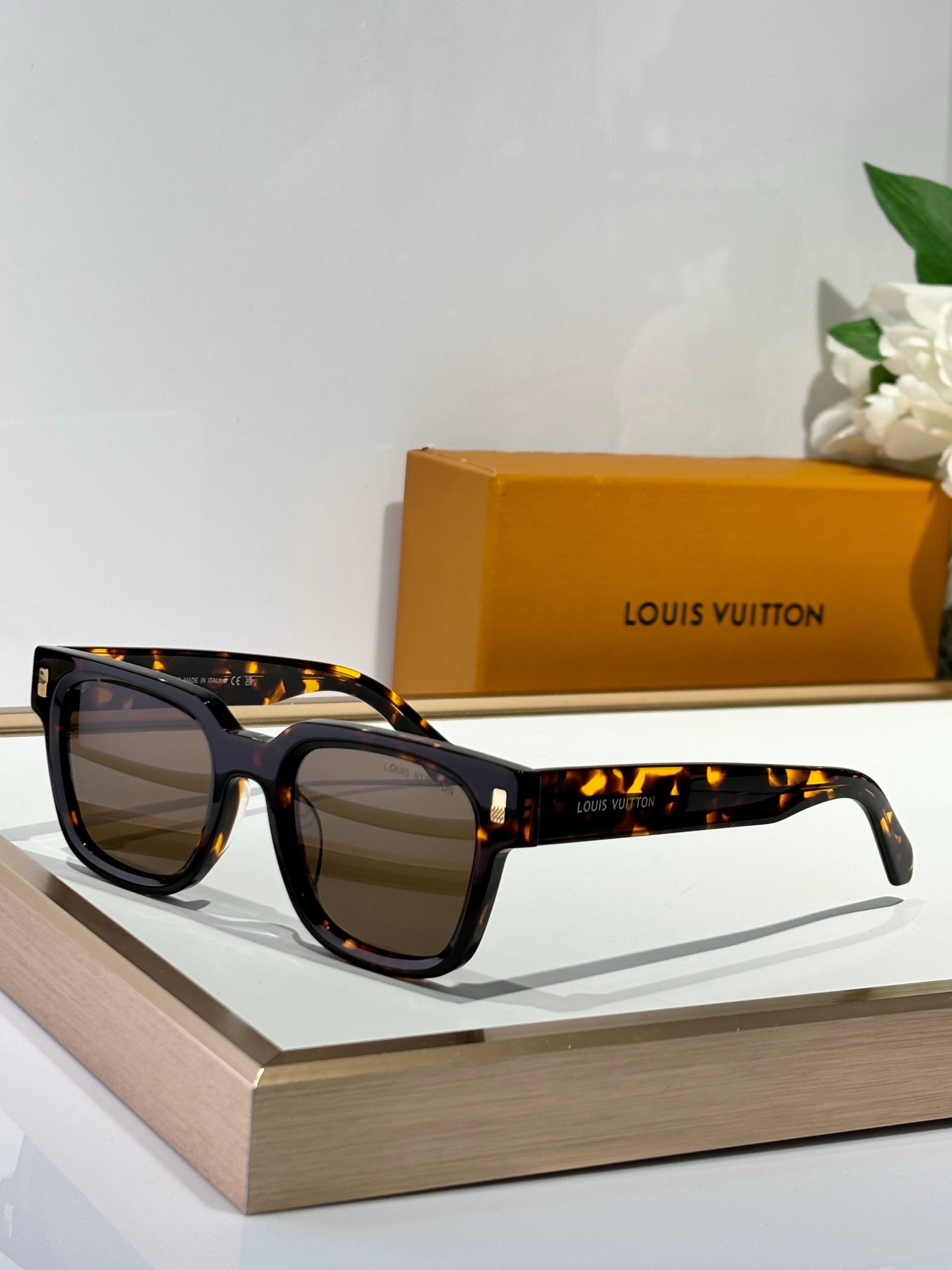 Louis Vuitton Z2631E LV Escape Square  Sunglasses  ✨