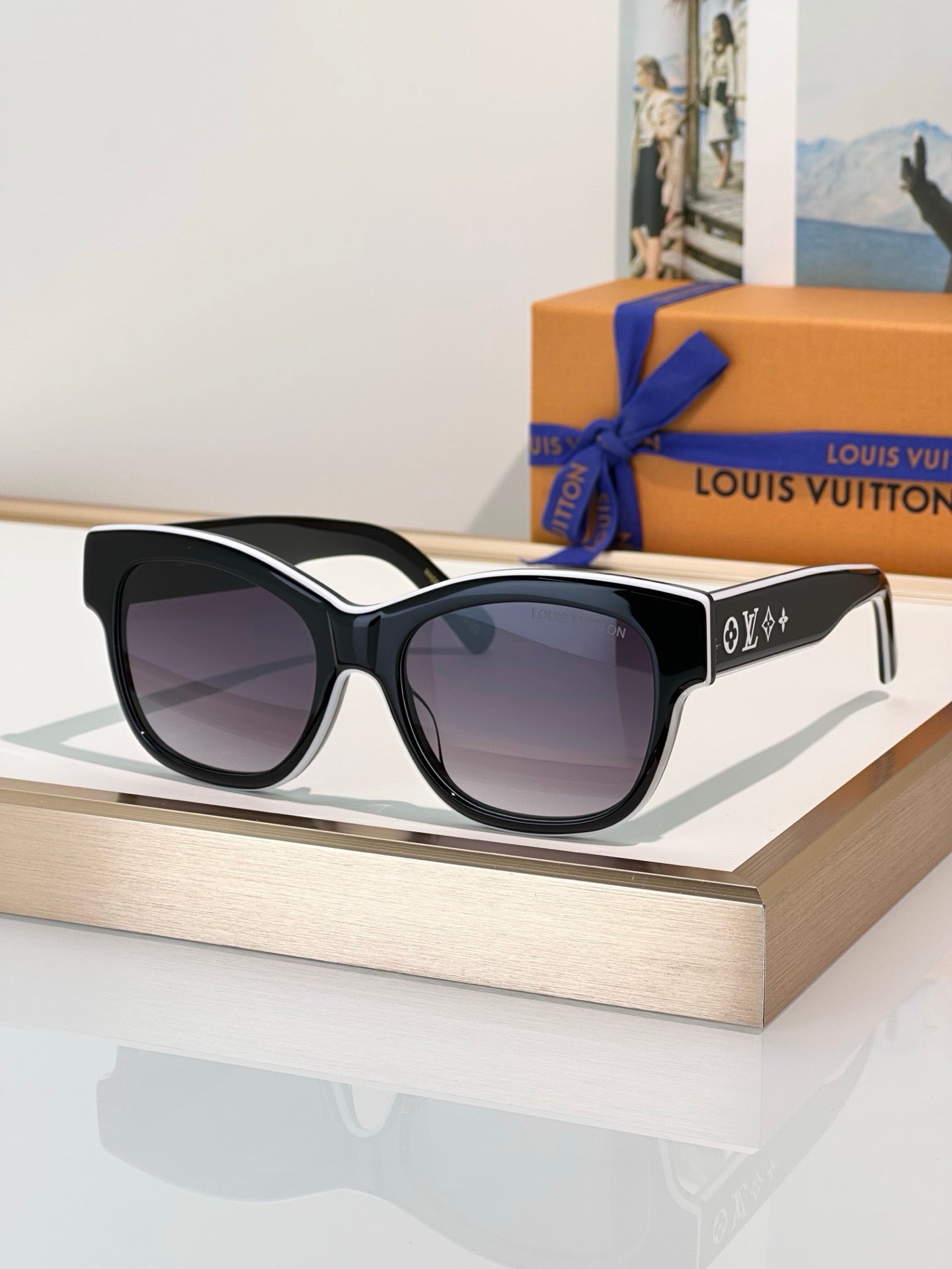 Louis Vuitton Z2645U New LV Line Square  Sunglasses ✨