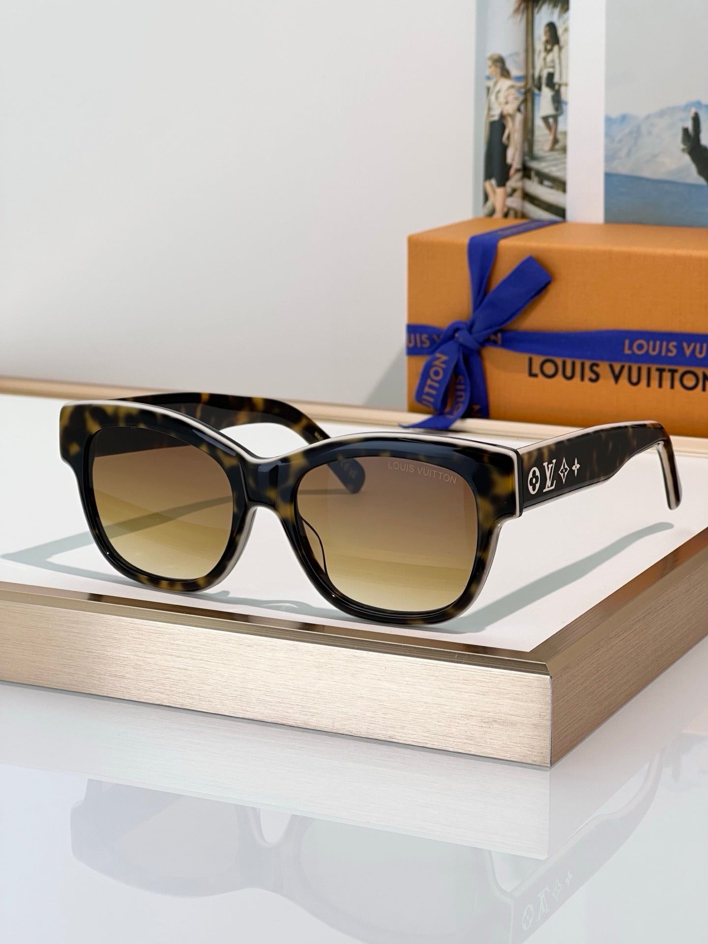 Louis Vuitton Z2645U New LV Line Square  Sunglasses ✨