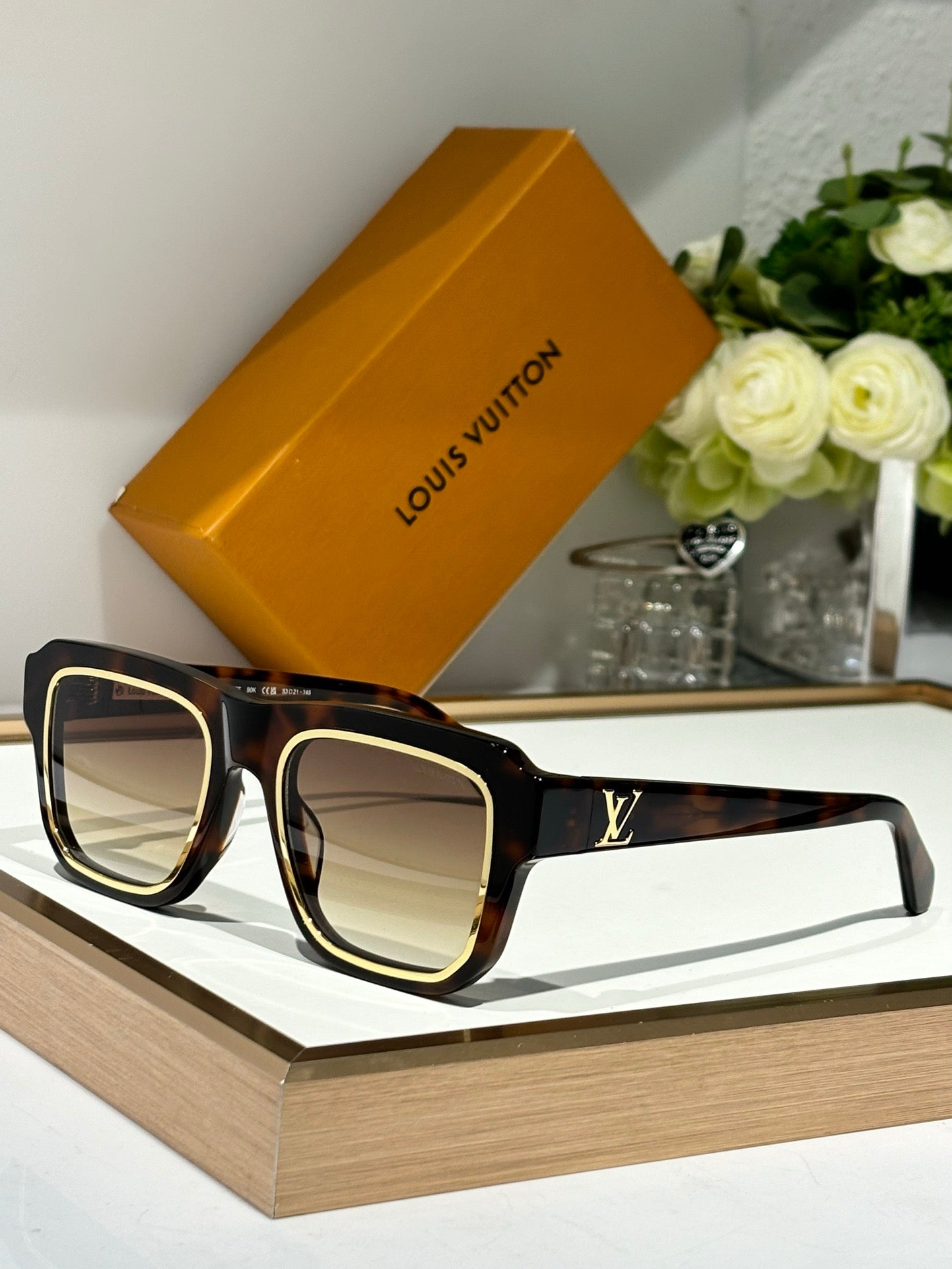 '-  Louis Vuitton Z2505W LV Legacy Square Large Sunglasses ✨