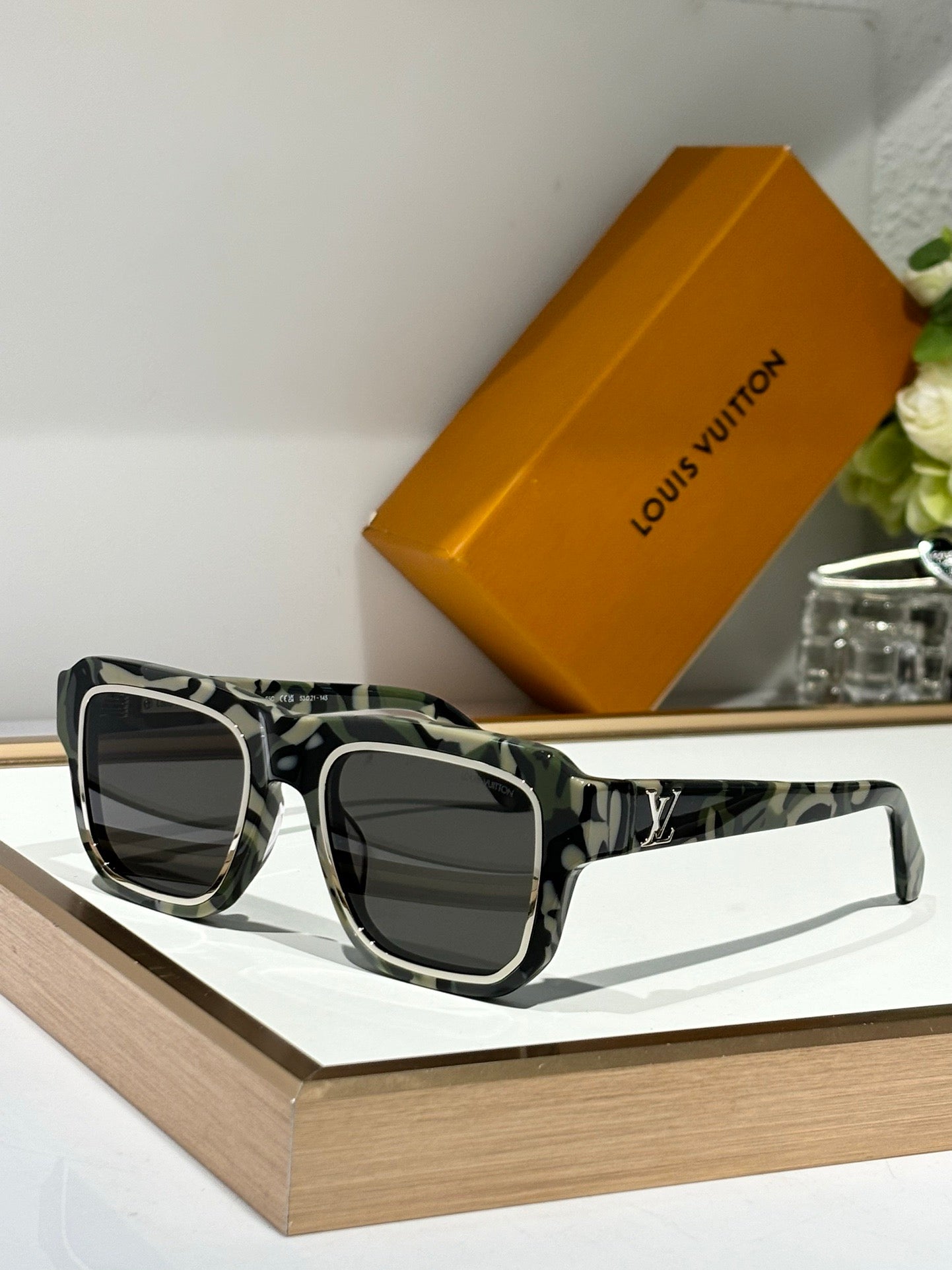 '-  Louis Vuitton Z2505W LV Legacy Square Large Sunglasses ✨