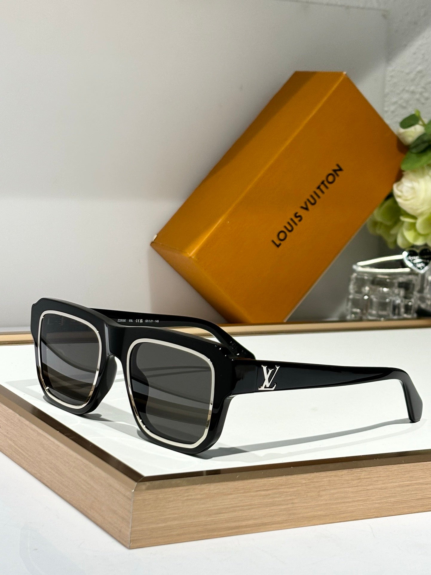 '-  Louis Vuitton Z2505W LV Legacy Square Large Sunglasses ✨