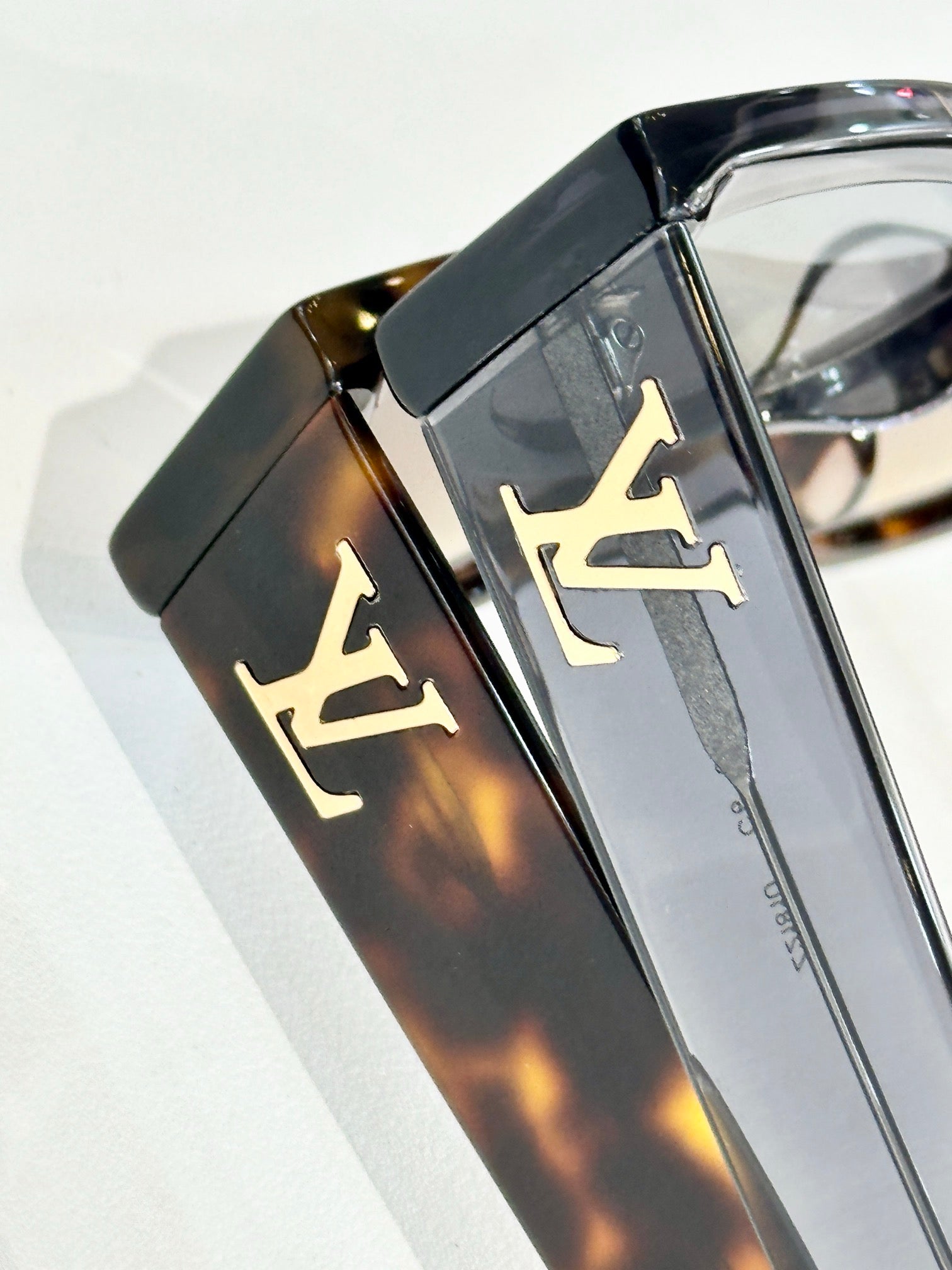 Louis Vuitton Z2181U LV Clash Round Cat Eye Sunglasses ✨