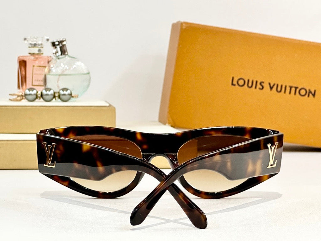 Louis Vuitton Z2181U LV Clash Round Cat Eye Sunglasses ✨