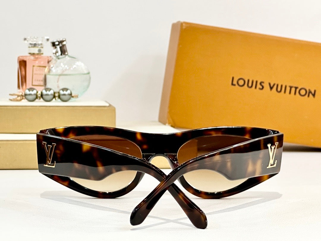 Louis Vuitton Z2181U LV Clash Round Cat Eye Sunglasses ✨