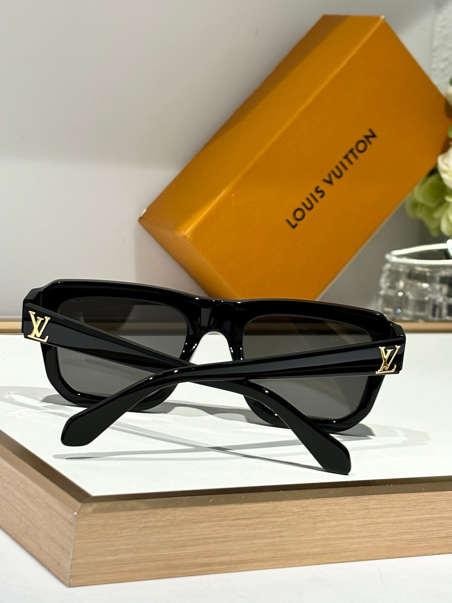 '-  Louis Vuitton Z2505W LV Legacy Square Large Sunglasses ✨