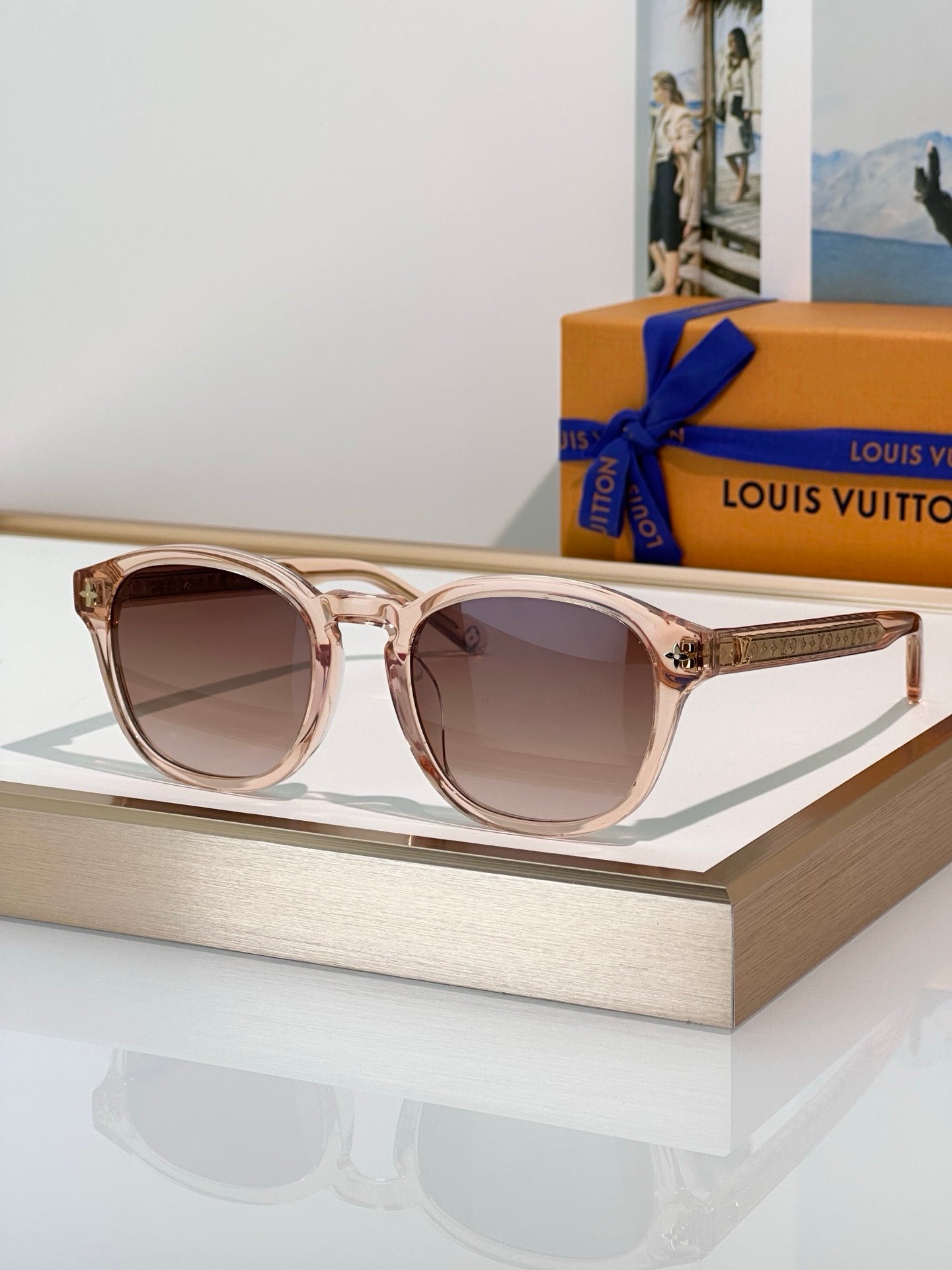 Louis Vuitton Z2809W LV Aura Pantos Sunglasses   ✨