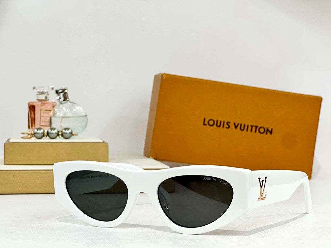 Louis Vuitton Z2181U LV Clash Round Cat Eye Sunglasses ✨
