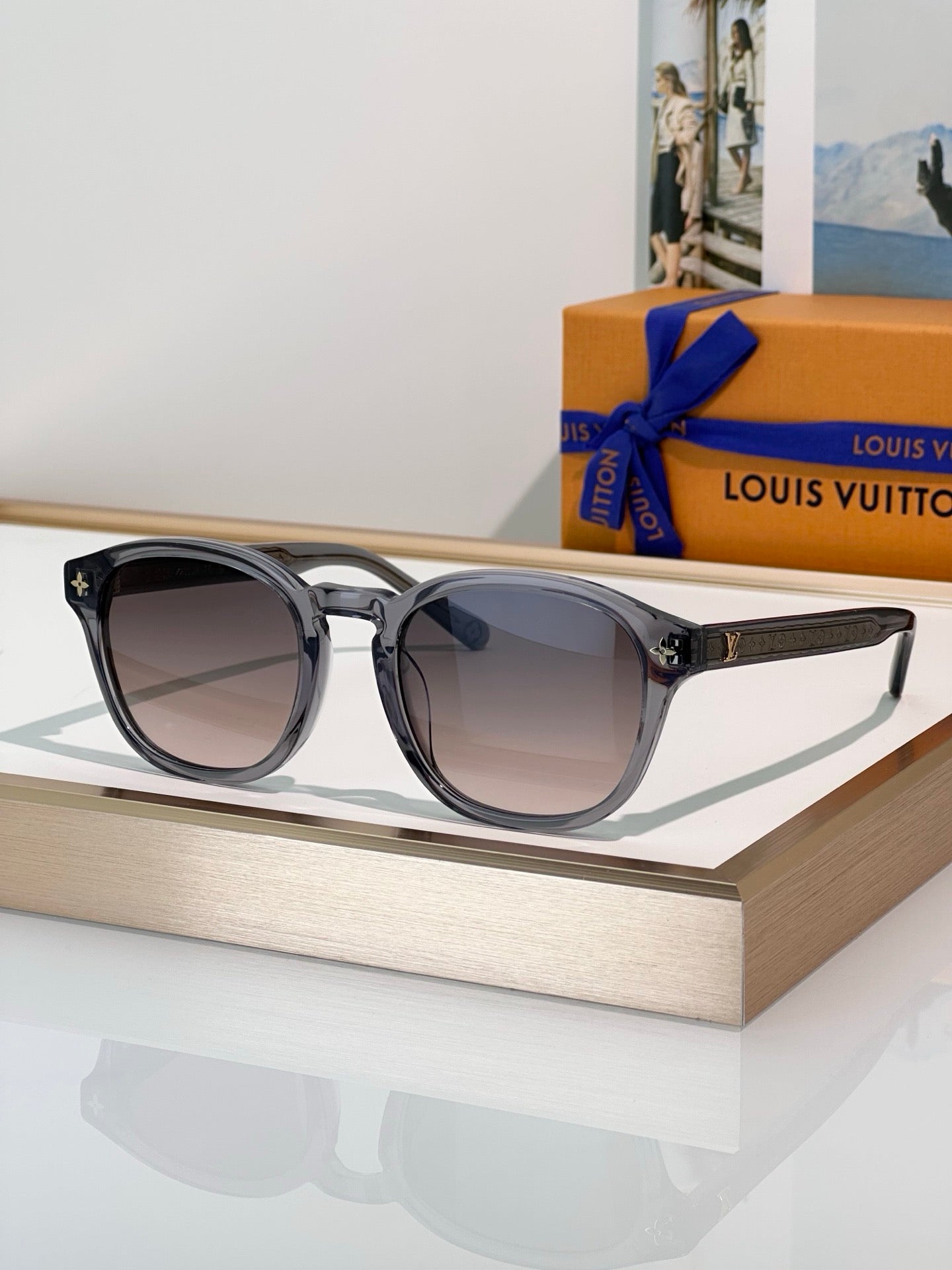 Louis Vuitton Z2809W LV Aura Pantos Sunglasses   ✨