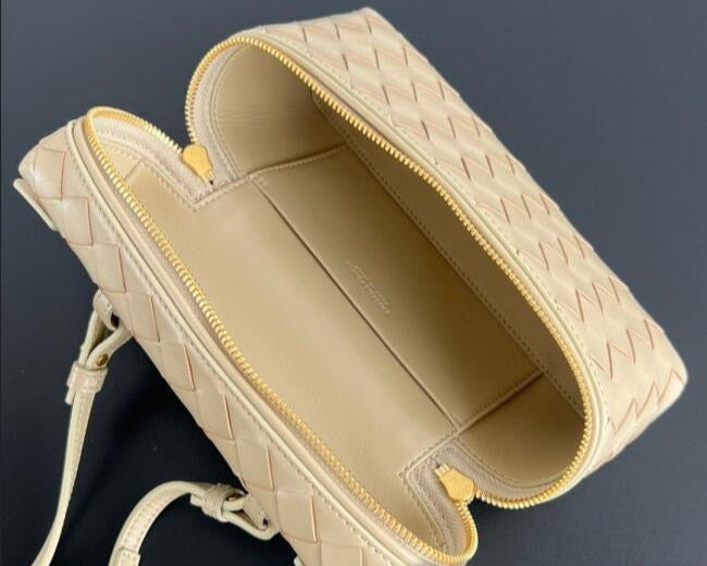 Bottega Veneta Bang Bang Vanity Case in Intrecciato Leathers 💚