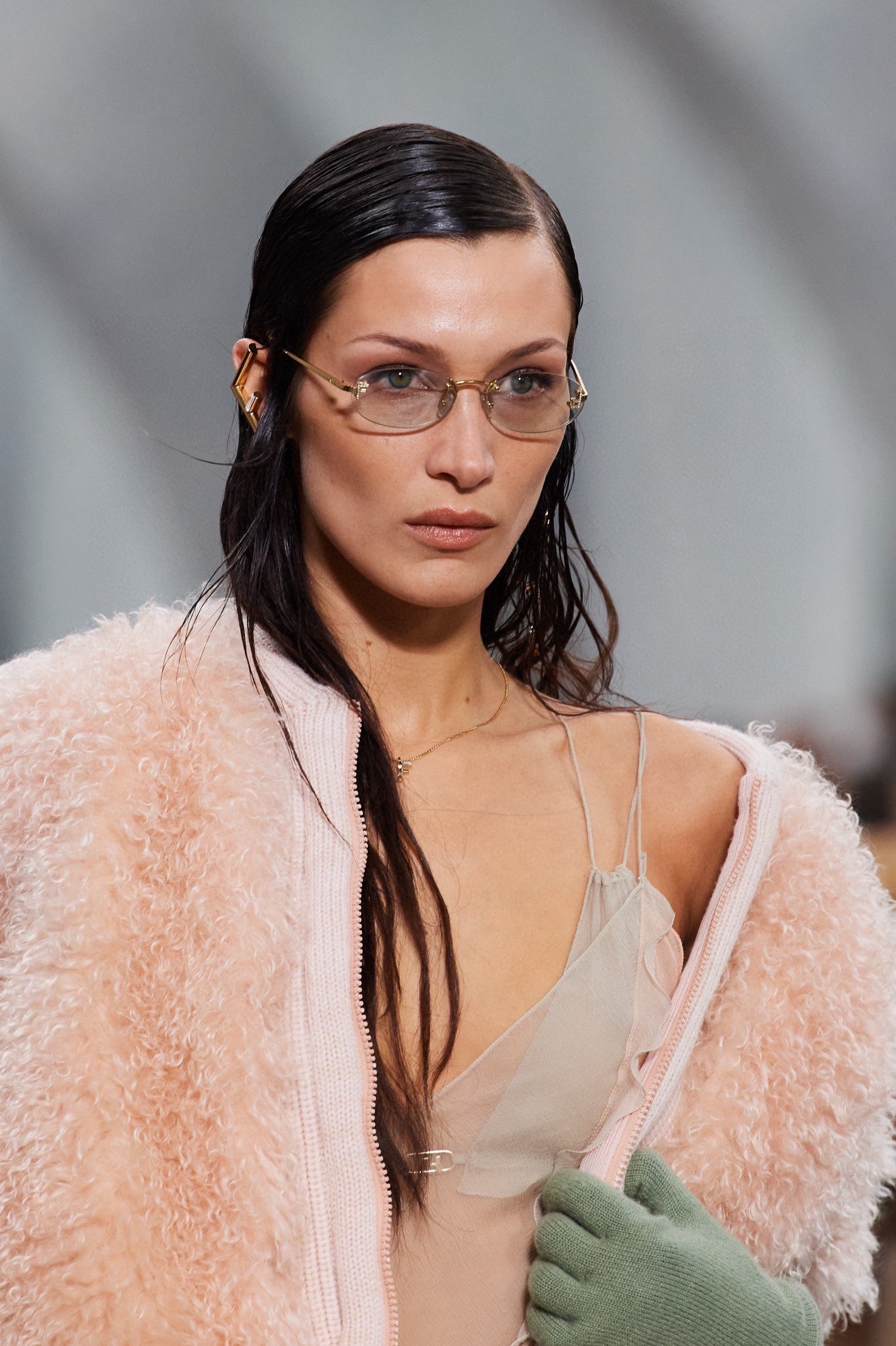 '-  Fendi First FE4075US sunglasses in metal oval shape Women's✨
